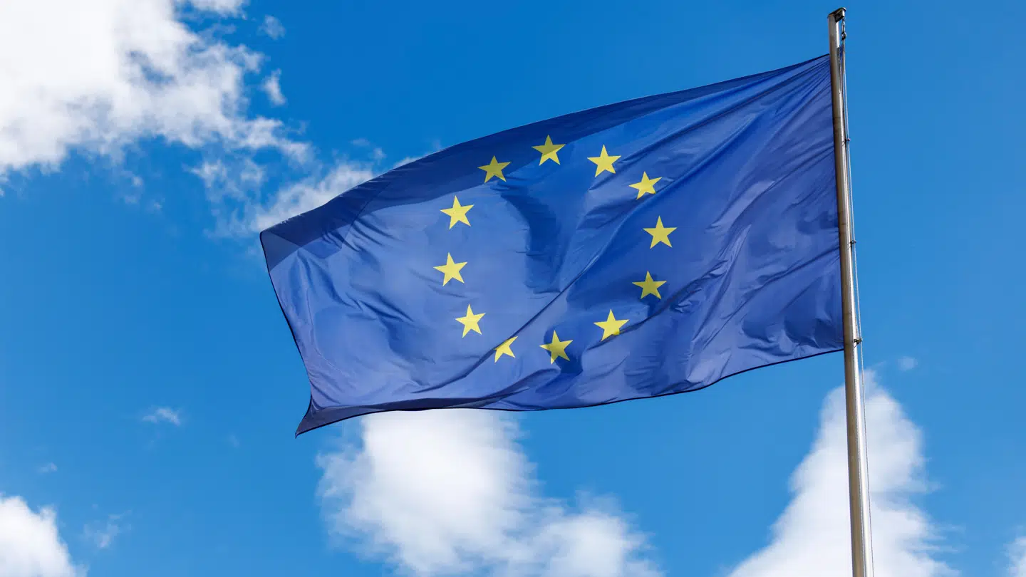 22 July 2025, Bavaria, Munich: The flag of Europe flies in the wind against the blue sky on a flagpole in Munich (Bavaria). The flag of Europe shows twelve golden, five-pointed stars arranged in a circle on a blue background and was introduced as the European flag by the Council of Europe in 1955. Today it is the symbol of the European Union (EU). Photo by: Matthias Balk/picture-alliance/dpa/AP Images