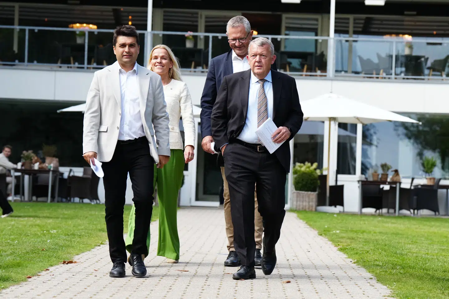 Udenrigsminister Lars Løkke Rasmussen ankommer til Moderaternes sommergruppemøde i Aalborg torsdag, hvor han fortæller om en ny model for hjælp til palæstinensiske patienter i Israel.