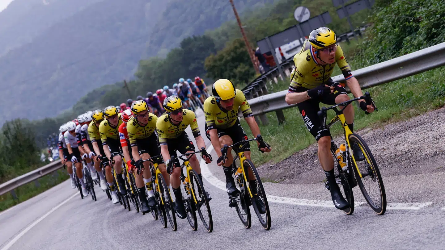 Visma-Lease a Bike arbejdede hårdt på torsdagens etape.