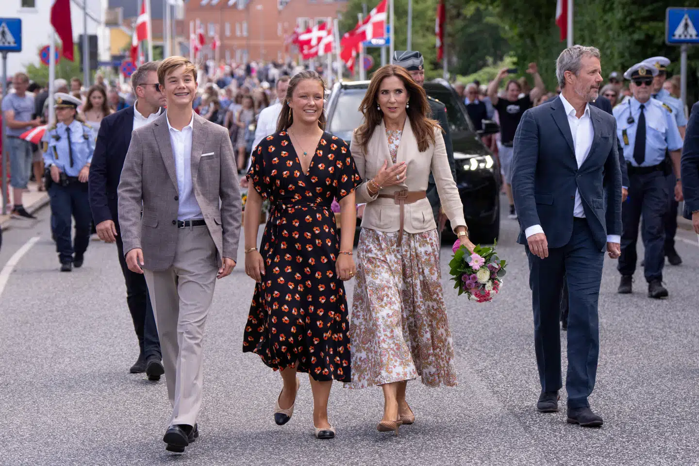 Kongeparret, prinsesse Isabella og prins Vincent under et sommerophold på Graasten Slot 28. juli.