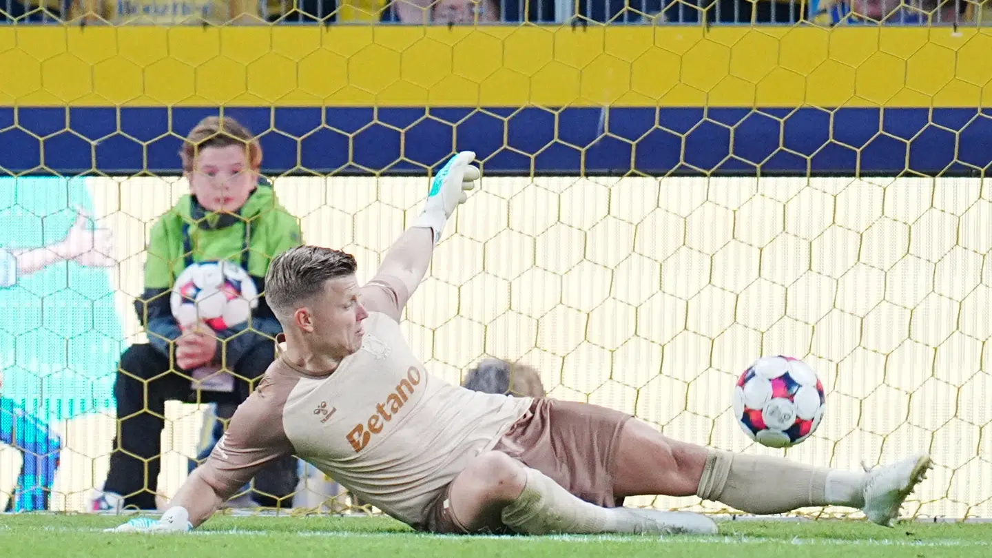 Patrick Pentz spillede en skuffende kamp torsdag aften mod Strasbourg.