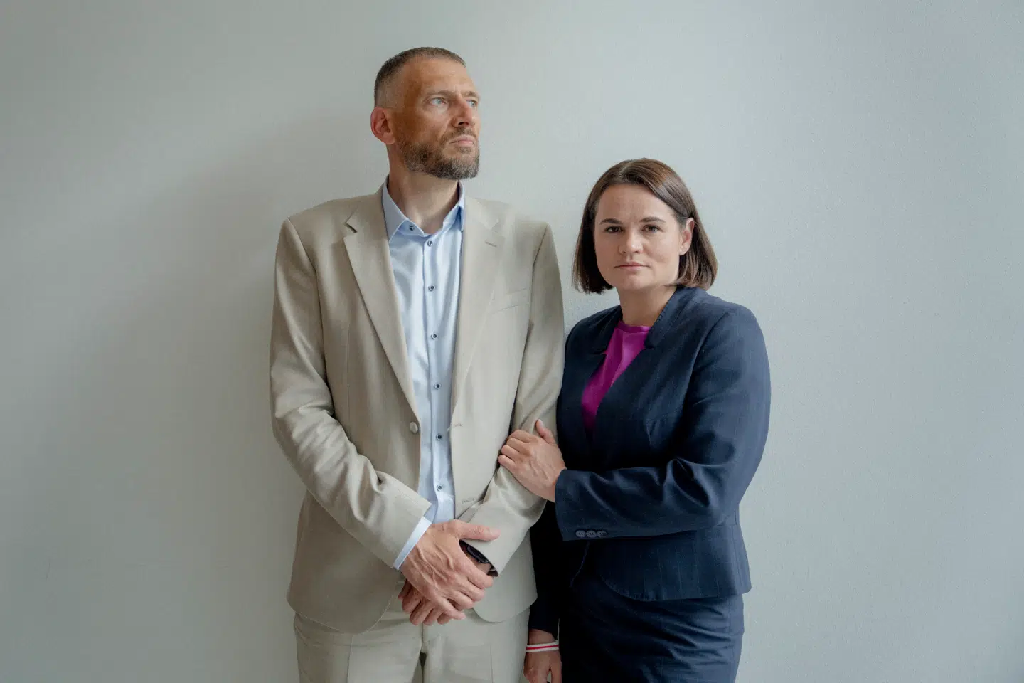 Efter fem år er den belarusiske oppositionsleder Svetlana Tikhanovskaja helt uventet blevet genforenet med sin mand, Sergej Tikhanovskij, der har siddet fængslet i Belarus. Det er svært at sige, hvem der har forandret sig mest.