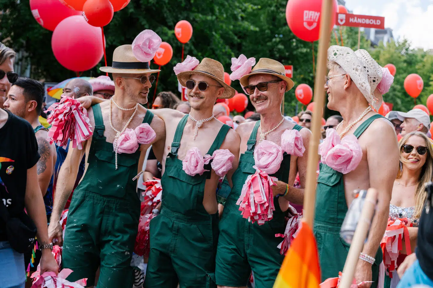 »Hvis vi havde spurgt om det, kunne vi sikkert også have påvist lave andele, som bifalder vold mod homoseksuelle eller ligefrem ønsker at forbyde homoseksualitet.« Billedet er fra Copenhagen Pride tidligere i år.