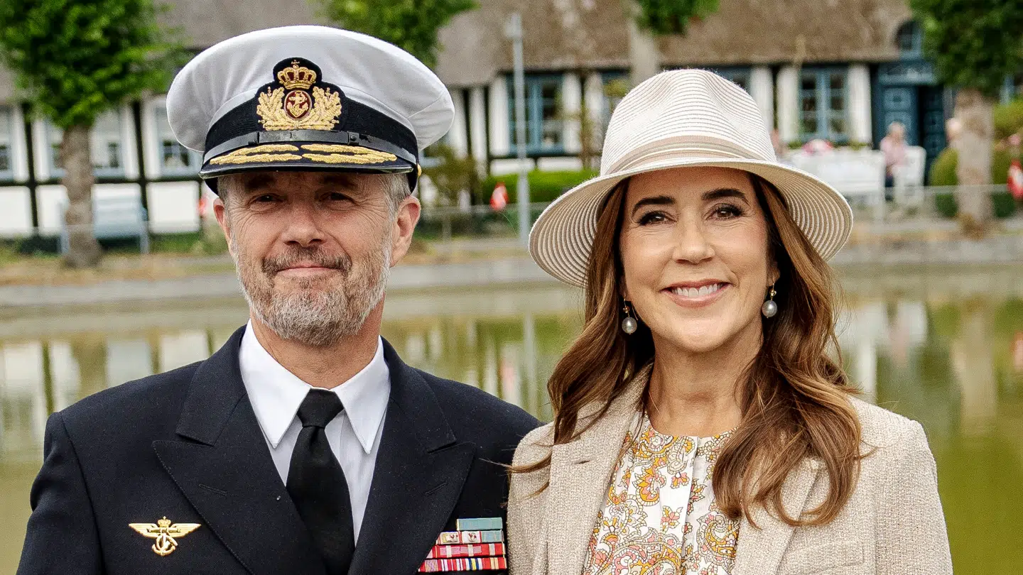 Kong Frederik og dronning Mary var på Samsø i forbindelse med årets sommertogt, da spørgsmålet om prinsesse Isabellas t-shirt faldt.
