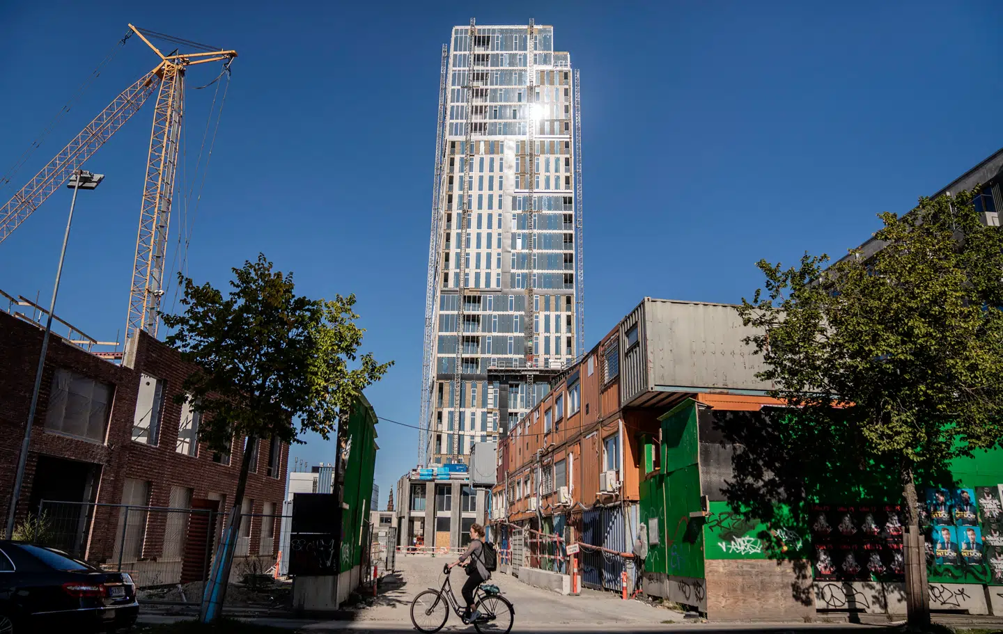 Der skal bygges mange flere små lejligheder, som er til at betale, og højhuse i København, hvis såkaldt almindelige mennesker skal have råd til at bo i København.