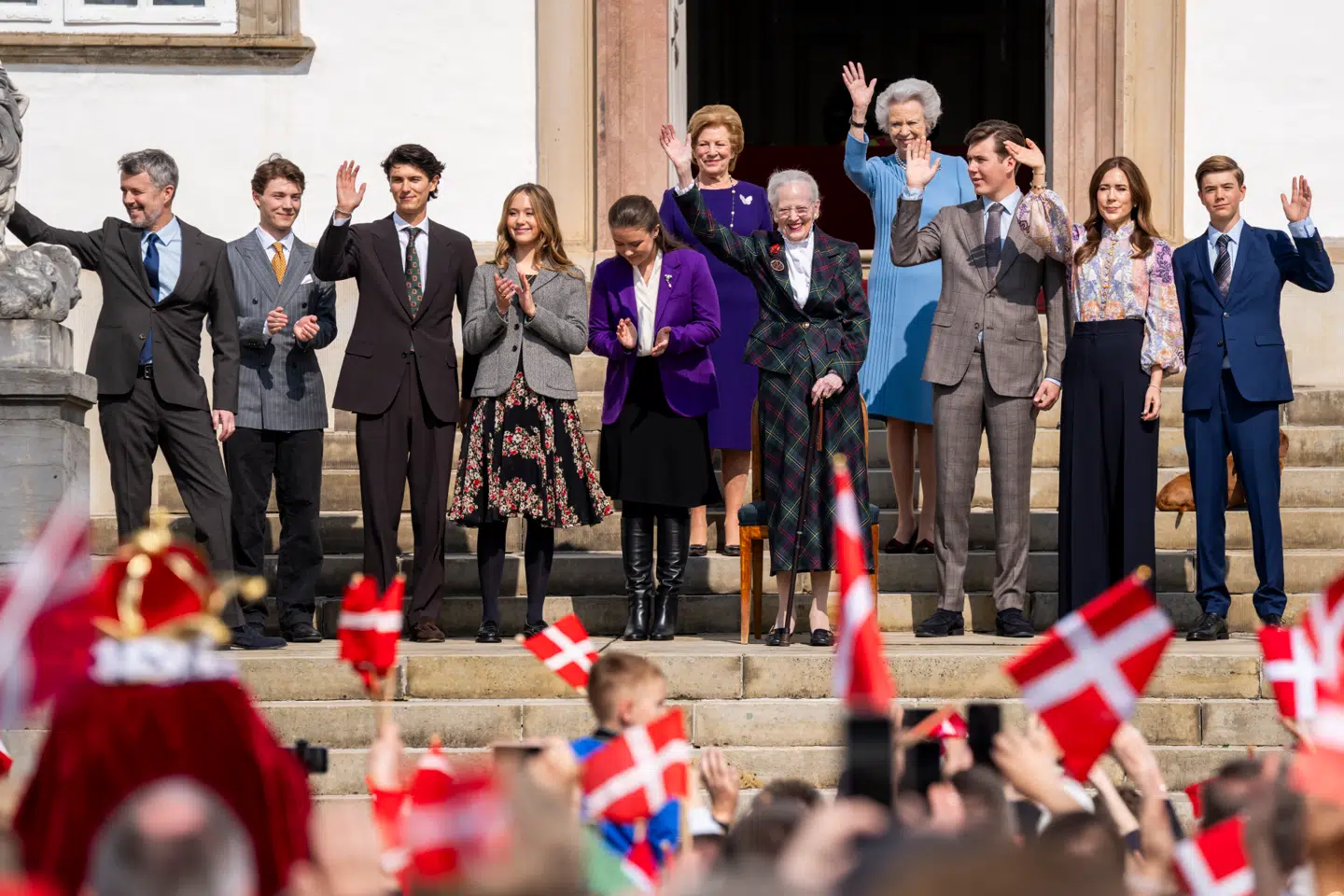 Prins Nikolai samlet med kongefamilien på Fredensborg Slot i forbindelse med dronning Margrethes 85-års fødselsdag tidligere på året.