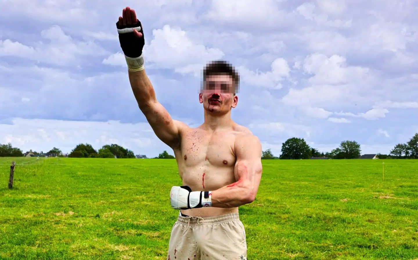 På beskedtjenesten Telegram spreder Active Clubs billeder og videoer fra kamptræning.