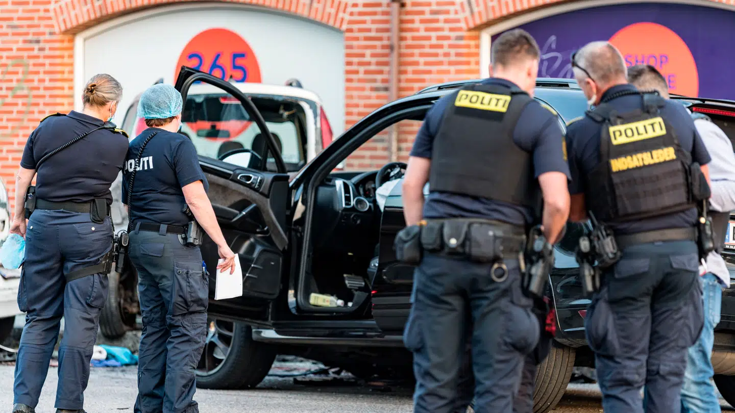 Politiet undersøger den Porsche, som en 17-årig mand kørte i da han - ifølge politiet påvirket af lattergas - kørte ind i en 65-årig mand og slog ham ihjel.