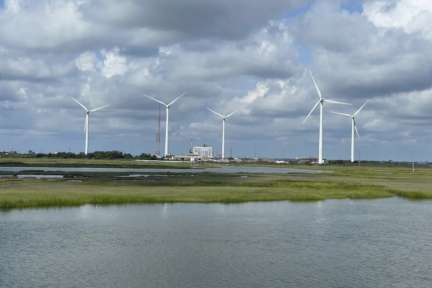 I sidste uge blev det danske selskab Ørsted bedt om at stoppe alle igangværende aktiviteter på havvindmølleprojektet Revolution Wind ud for delstaterne Rhode Island og Connecticut. Nu sløjfer Trump-administrationen støtten til flere projekter. (Arkivfoto)
