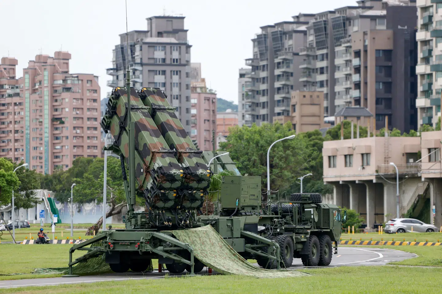 Det avancerede luftforsvarssystem kaldet Patriot-systemet er sat op i Taiwan. Et batteri - altså en enhed - anslås at koste over én milliard dollar. (Arkivfoto).