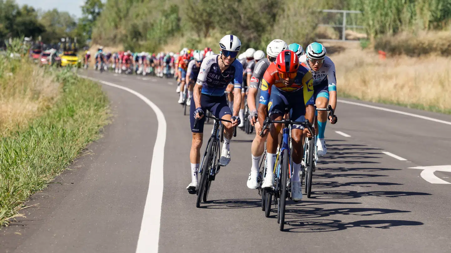 Mads Pedersens Lidl-Trek-tropper var blandt dem, der kom på arbejde på dagens etape. Her Amanuel Ghebreigzabhier.
