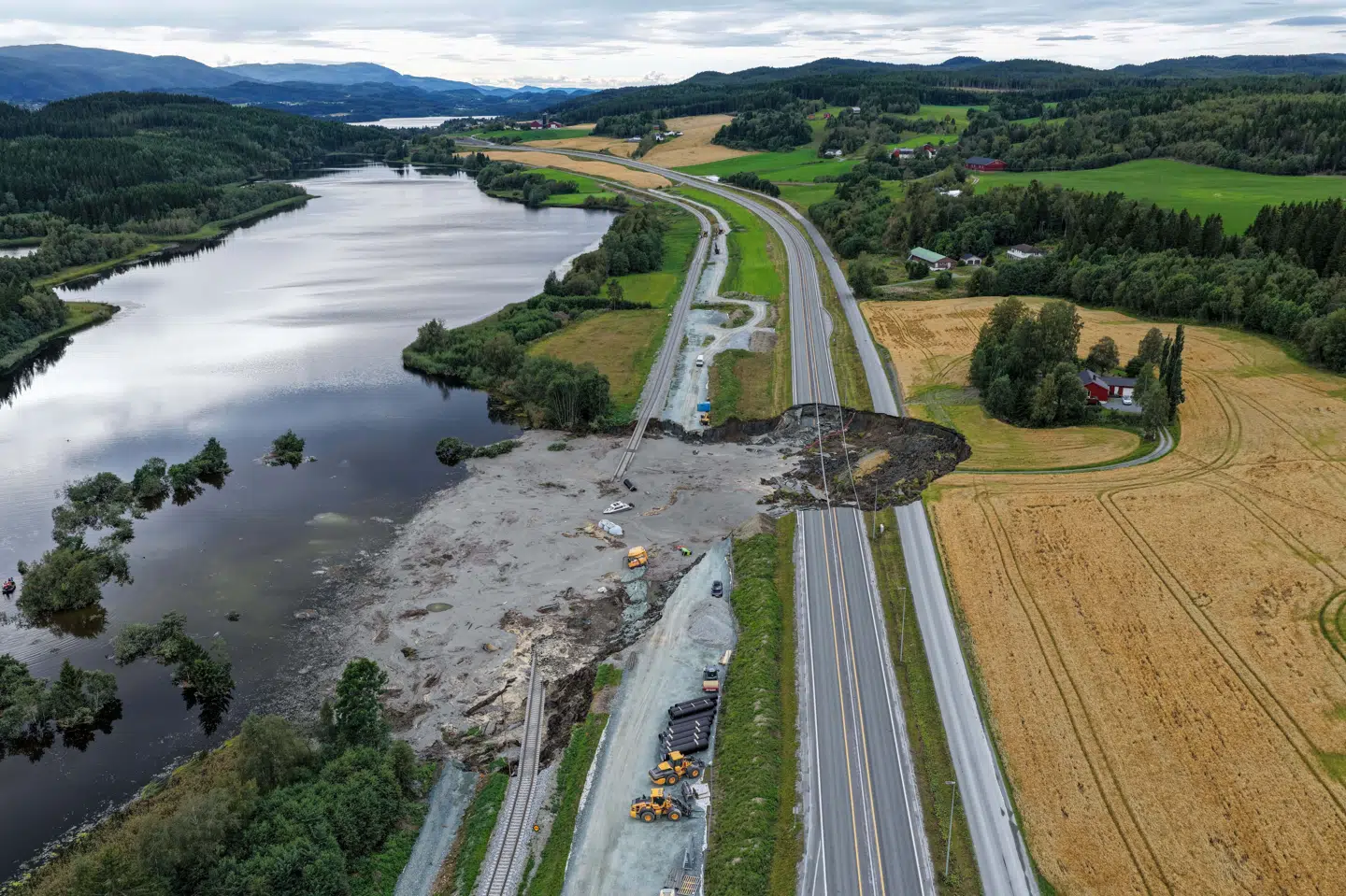 Kvikler i jorden i Norge skaber et underjordisk korthus, der kan kollapse når som helst. Lørdag skete der et jordskred ved søen Nesvatnet i den norske kommune Levanger.