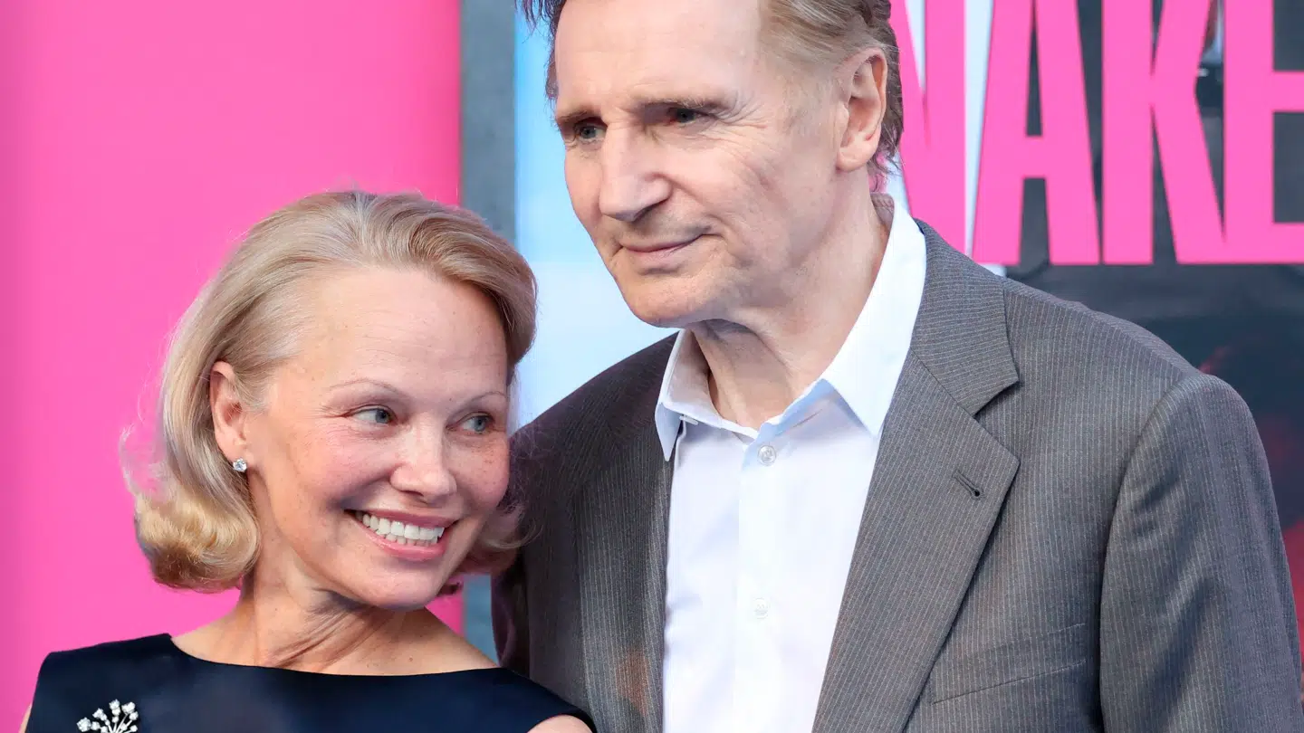 Pamela Anderson og Liam Neeson på den røde løber i New York i juli i år.
