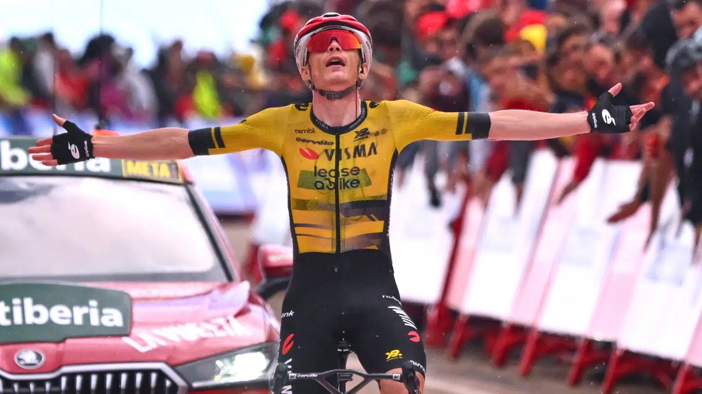 Jonas Vingegaard tog sig tid til at fejre etapesejren.