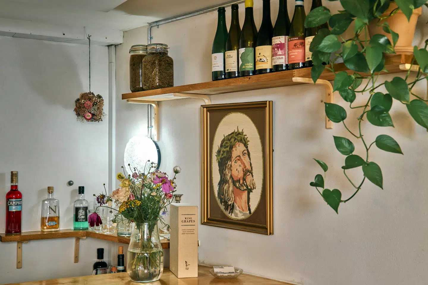 Det kan næsten ikke blive mere vesterbrosk end på ugens vinbar, der serverer et rent vegetarisk køkken et godt stykke ude ad Vesterbrogade.