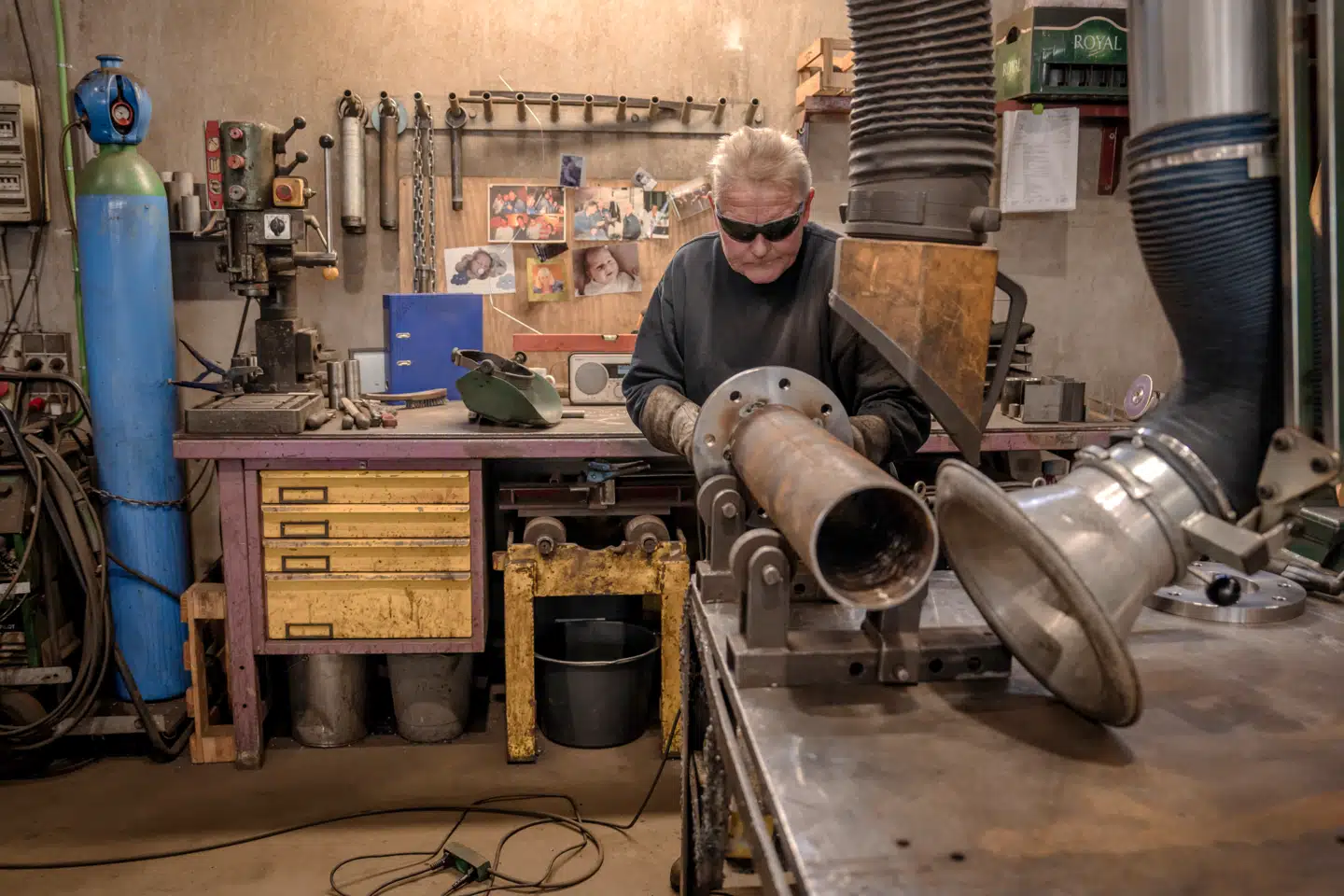 Mange flere seniorer fortsætter med at arbejde, selv om de kunne være gået på pension – f.eks. her hos KN Beholderfabrik & Miljøteknik ved Køge.