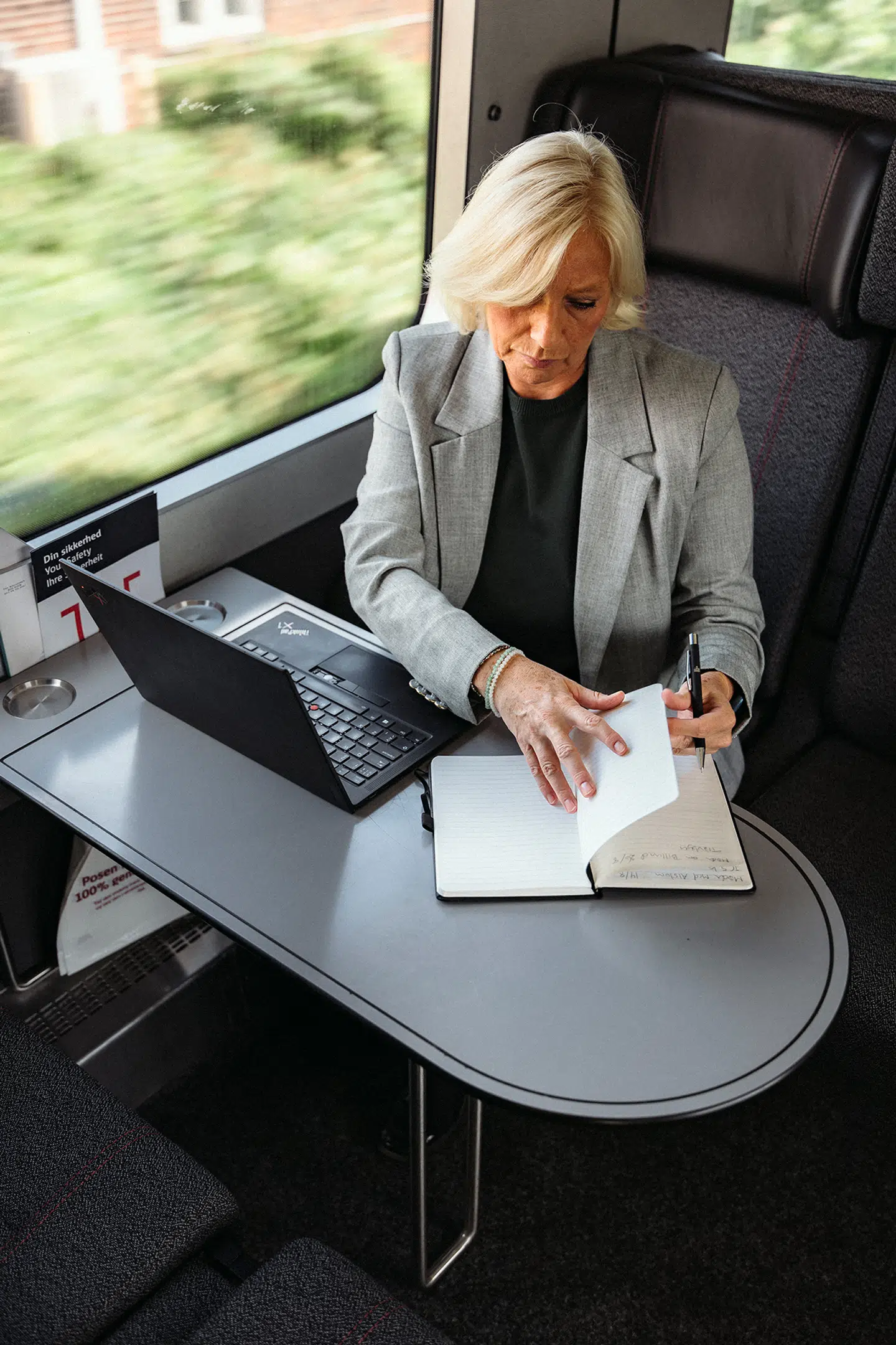 Ifølge Henriette Kjær er der flere elementer, der skal til, for at man kan trives med et travlt arbejdsliv. Bl.a. god planlægning og motivation.