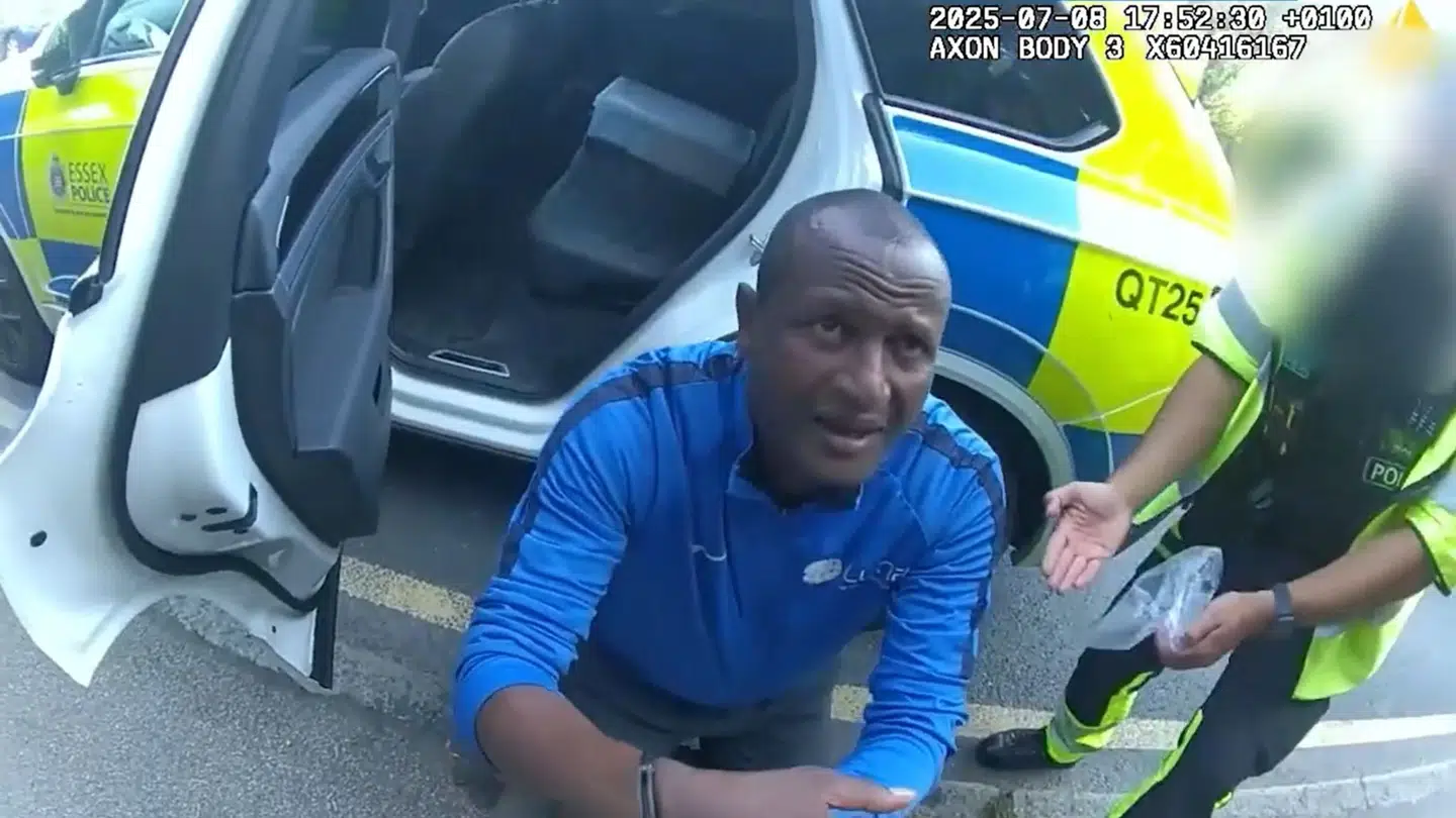 Hadush Kebatu rejste fra Etiopien og boede flere år udokumenteret i Italien og Frankrig. I juli kom han på en gummibåd til England, og få dage senere foretog han »sexangreb« på en 14-årig pige. Sagen førte til en sommer af vrede i Storbritannien, og nu er dommen faldet.