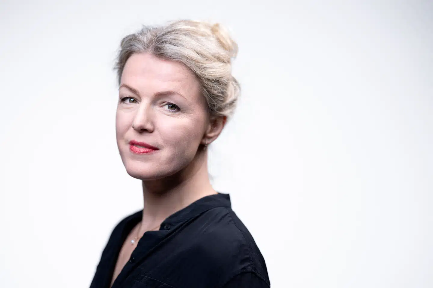 Den islandske forfatter Sigríður Hagalín Björnsdóttir har netop udsendt en ny roman, der er sat i Island i 1479. Det er en bog med format, men det er, som om bogen aldrig helt fænger, skriver Berlingskes anmelder.