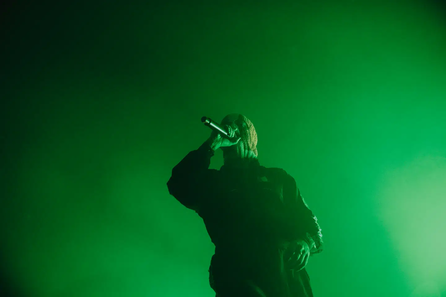 De tre medlemmer af Kneecap er blevet kontroversielle bannerførere for en storpolitisk musikbevægelse, der ikke kun går lige til grænsen, men som også bevidst overskrider den.