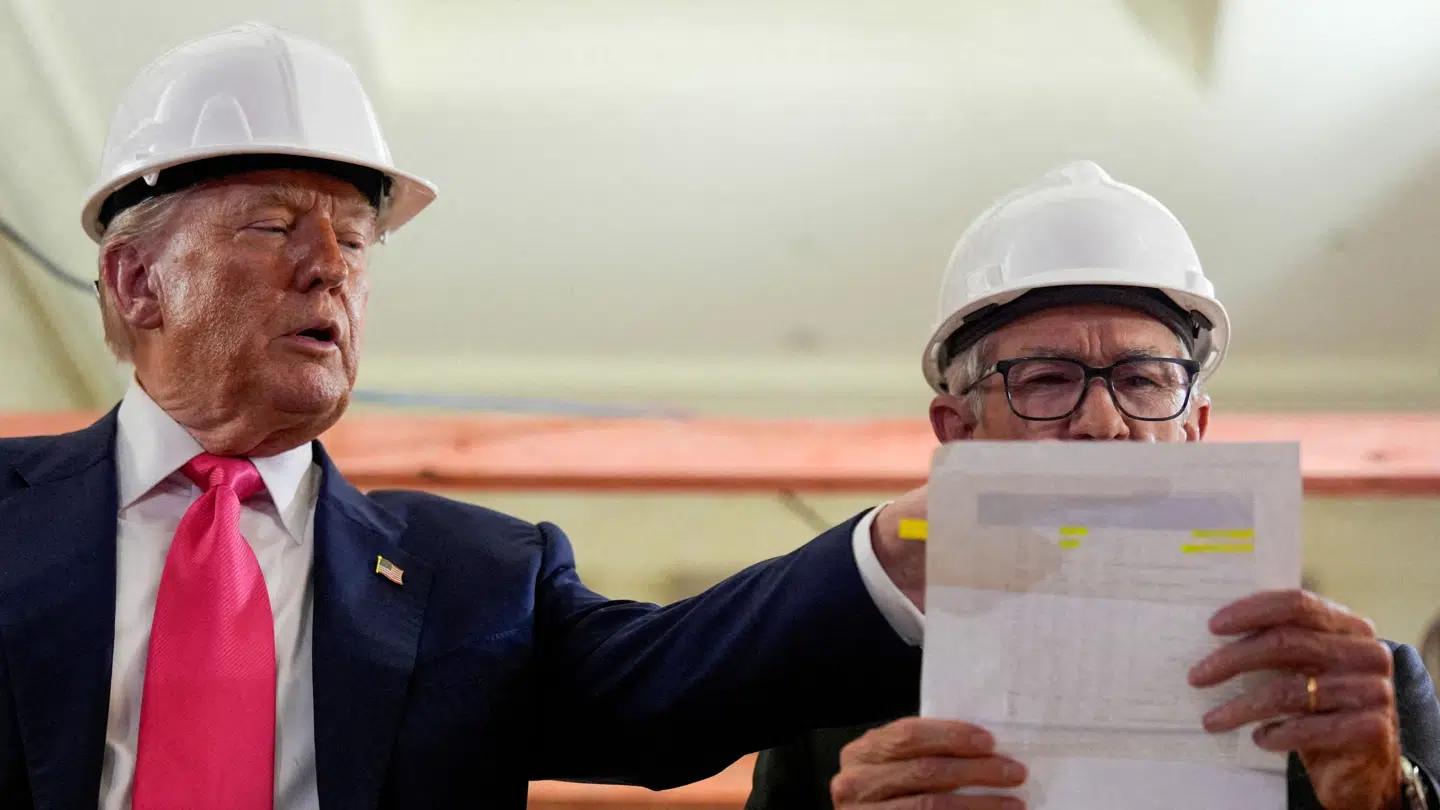 Donald Trump sammen med chefen for den amerikanske centralbank, Jerome Powell, i juli måned.