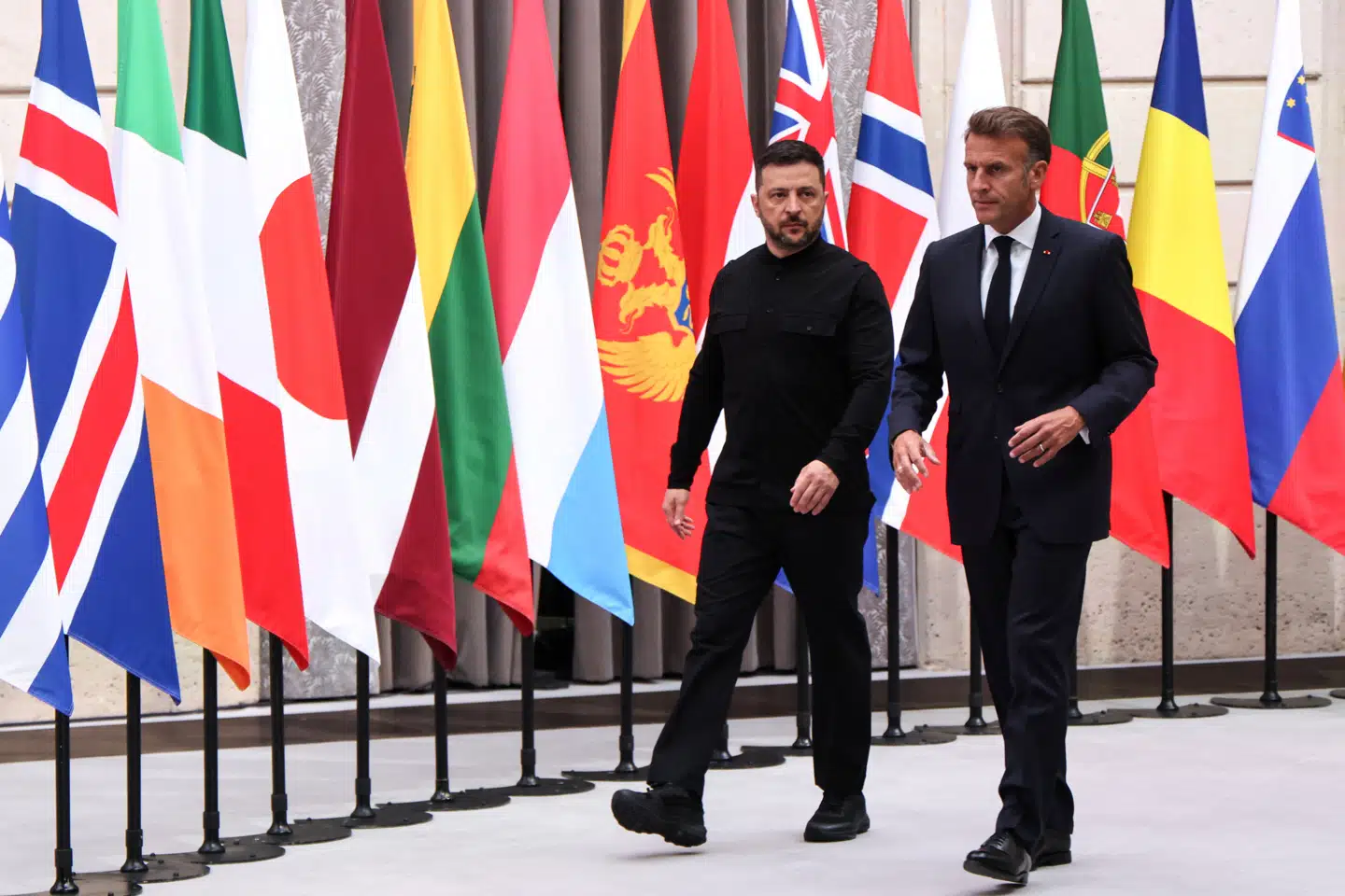 Den franske præsident Macron bød en række statsledere velkomne i Elysée-palæet torsdag for at diskutere sikkerhedsgarantier til Ukraine.