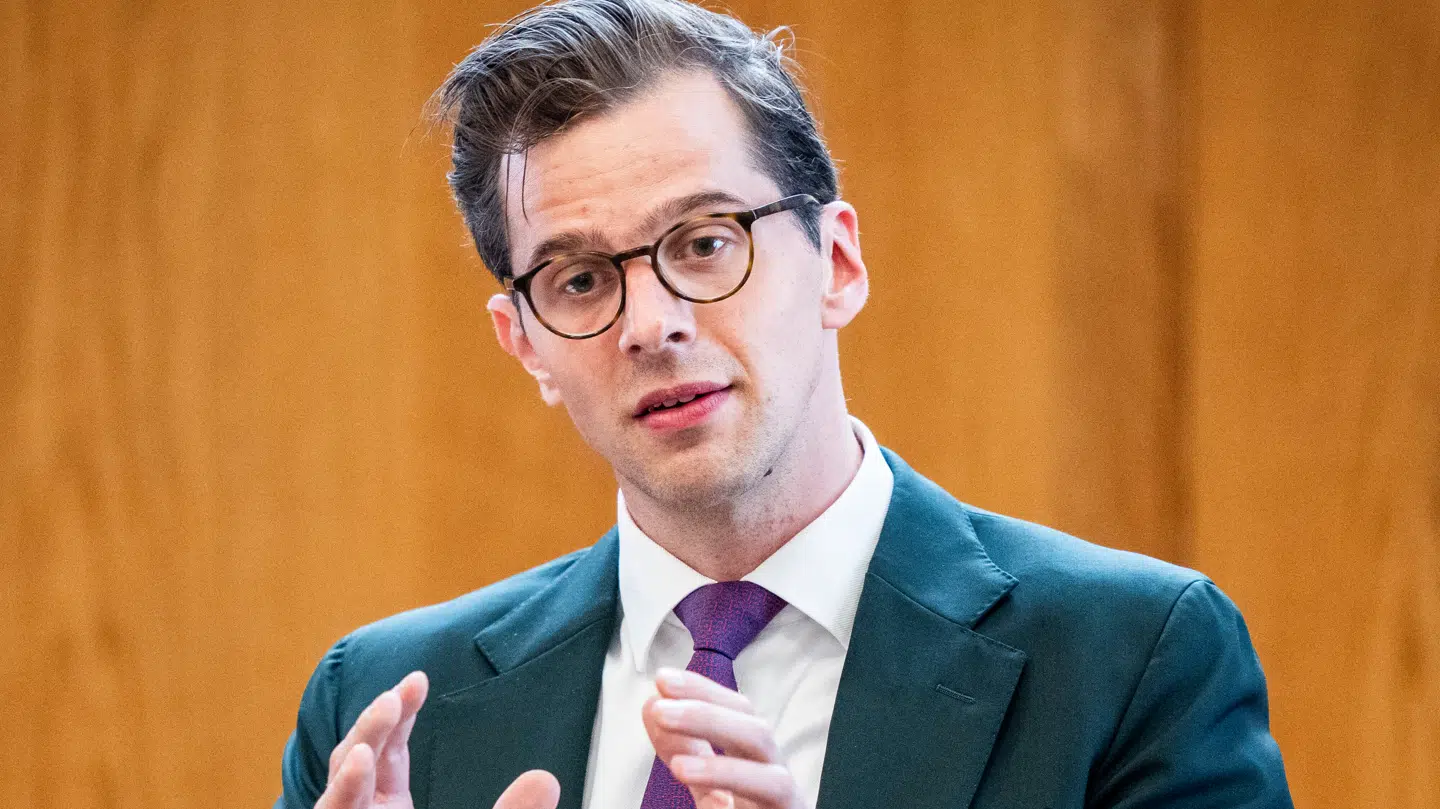 'I den borgerlige opposition vil vi råde bod på den skamplet, som koranloven udgør, ved at afskaffe den efter næste folketingsvalg. For selvom frihed aldrig er omkostningsfri, er den altid værd at forsvare,' udtaler Alex Vanopslagh.