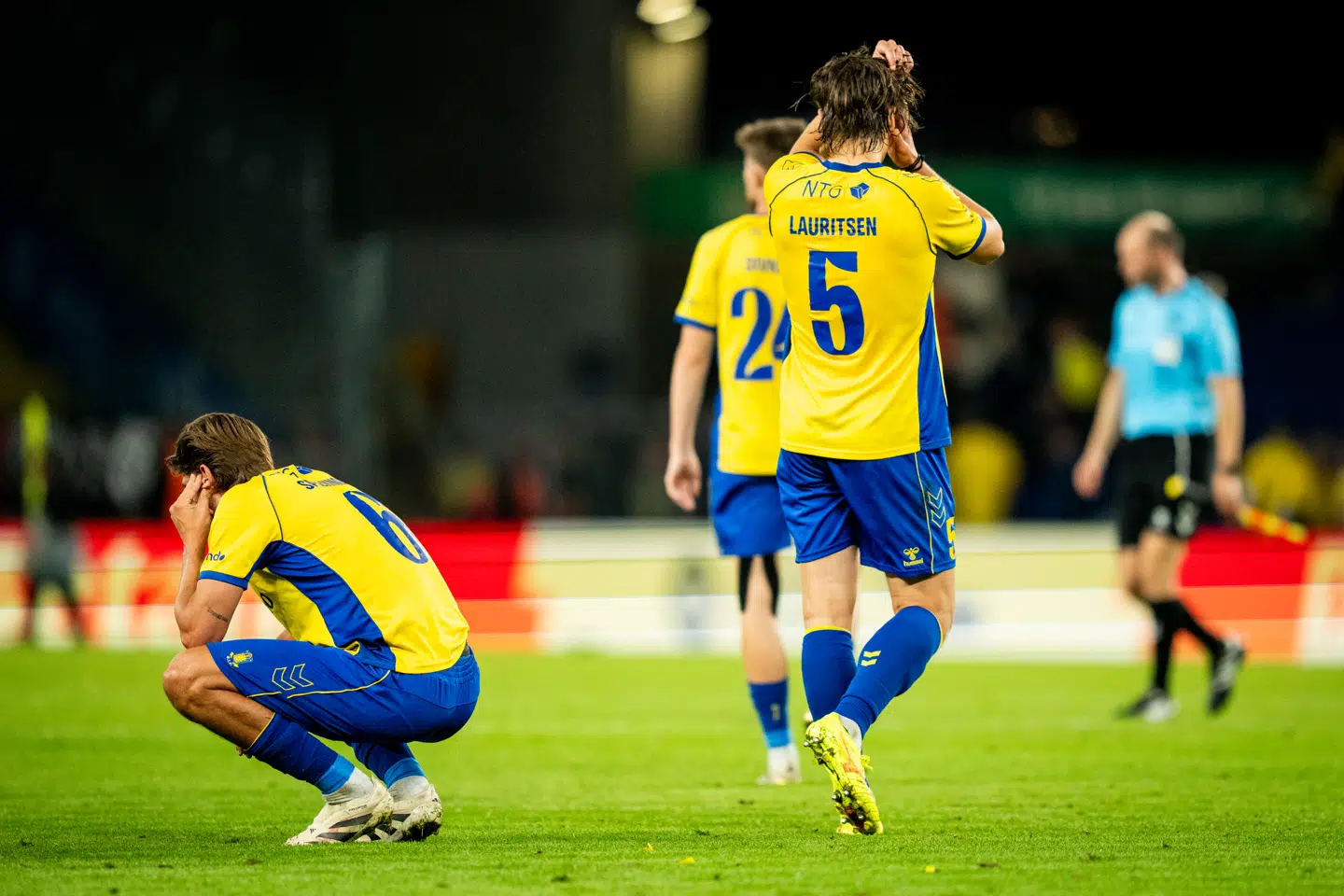Brøndbys Stijn Spierings og Rasmus Lauritsen under Superligakampen mellem Brøndby IF og FC Midtjylland på Brøndby Stadion søndag den 31. august 2025. (Foto: Ida Marie Odgaard/Ritzau Scanpix)