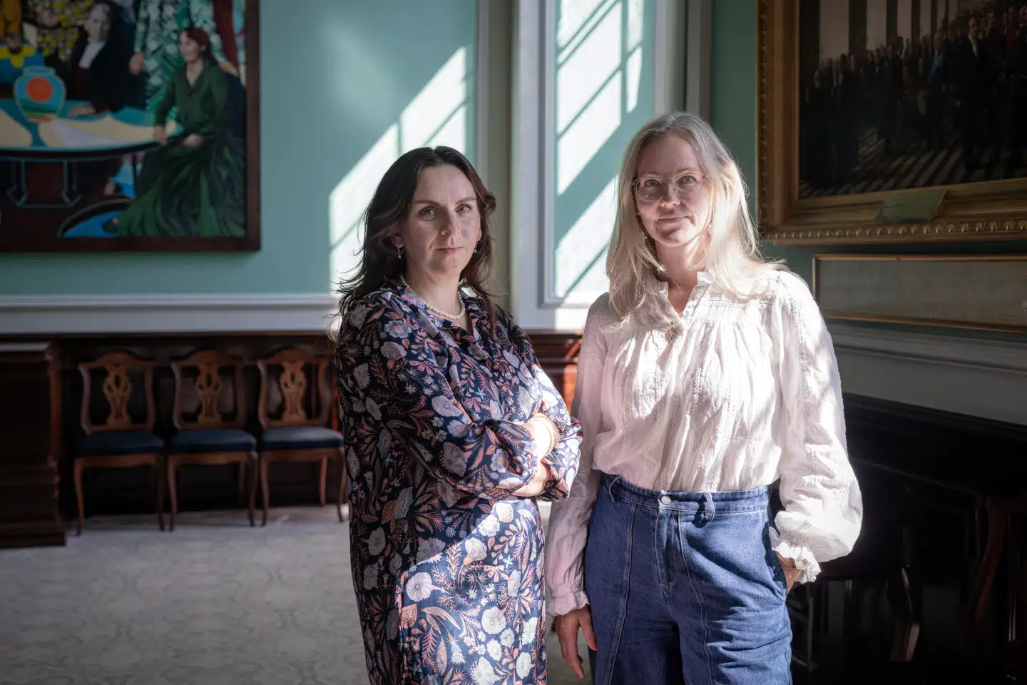 Moderaternes sundhedsordfører Monika Rubin (tv) og det socialdemokratiske folketingsmedlem Ida Auken ser med bekymring på en debat om aktiv dødshjælp, som ofte ignorerer de eksisterende muligheder for lindrende behandling. Foto: Linda Kastrup