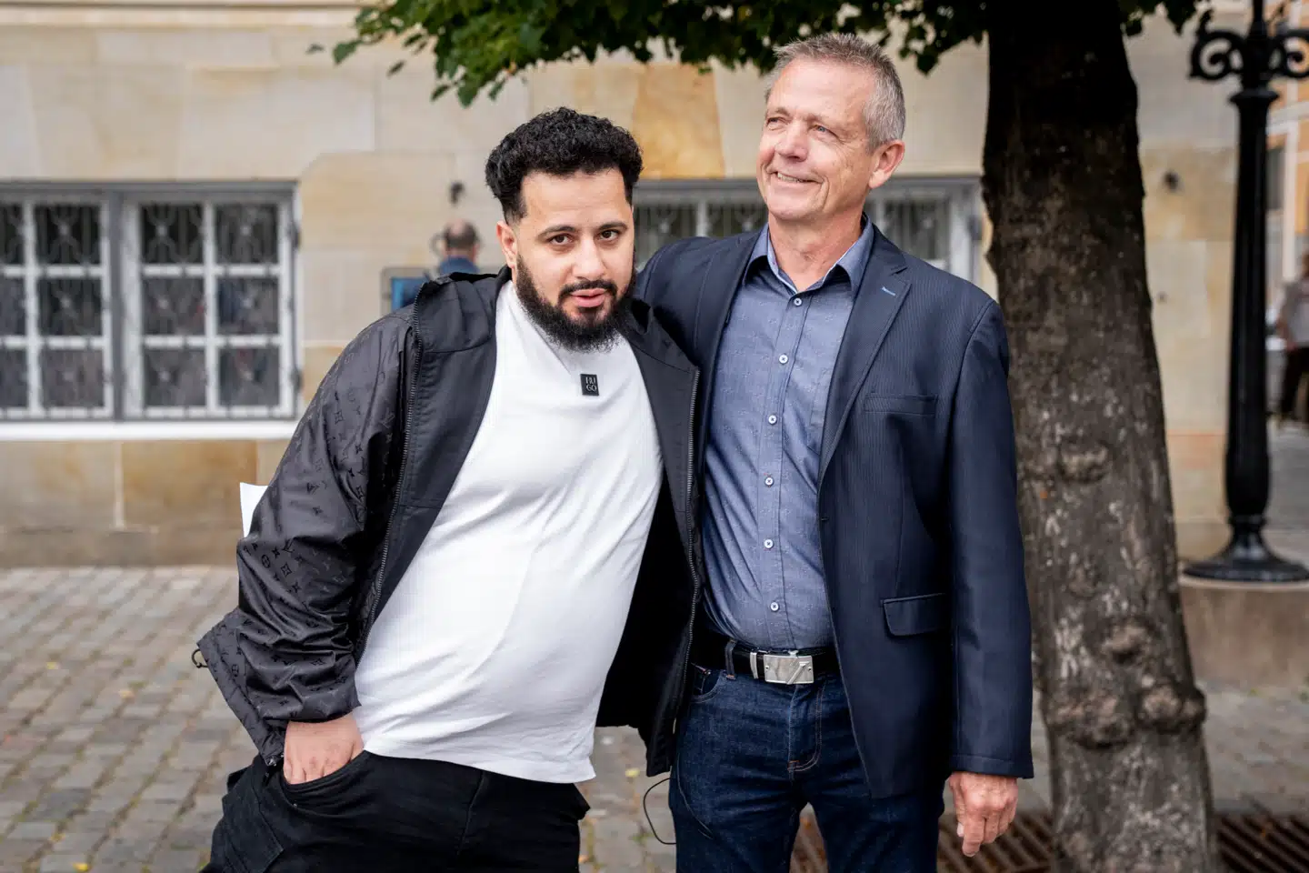 Ahmed Samsam fejrede sammen med sin tidligere PET-kildefører, Højesteret tirsdag tvang PET og FE til at anerkende, at Samsam i 2013 og 2014 var agent for efterretningstjenesterne.