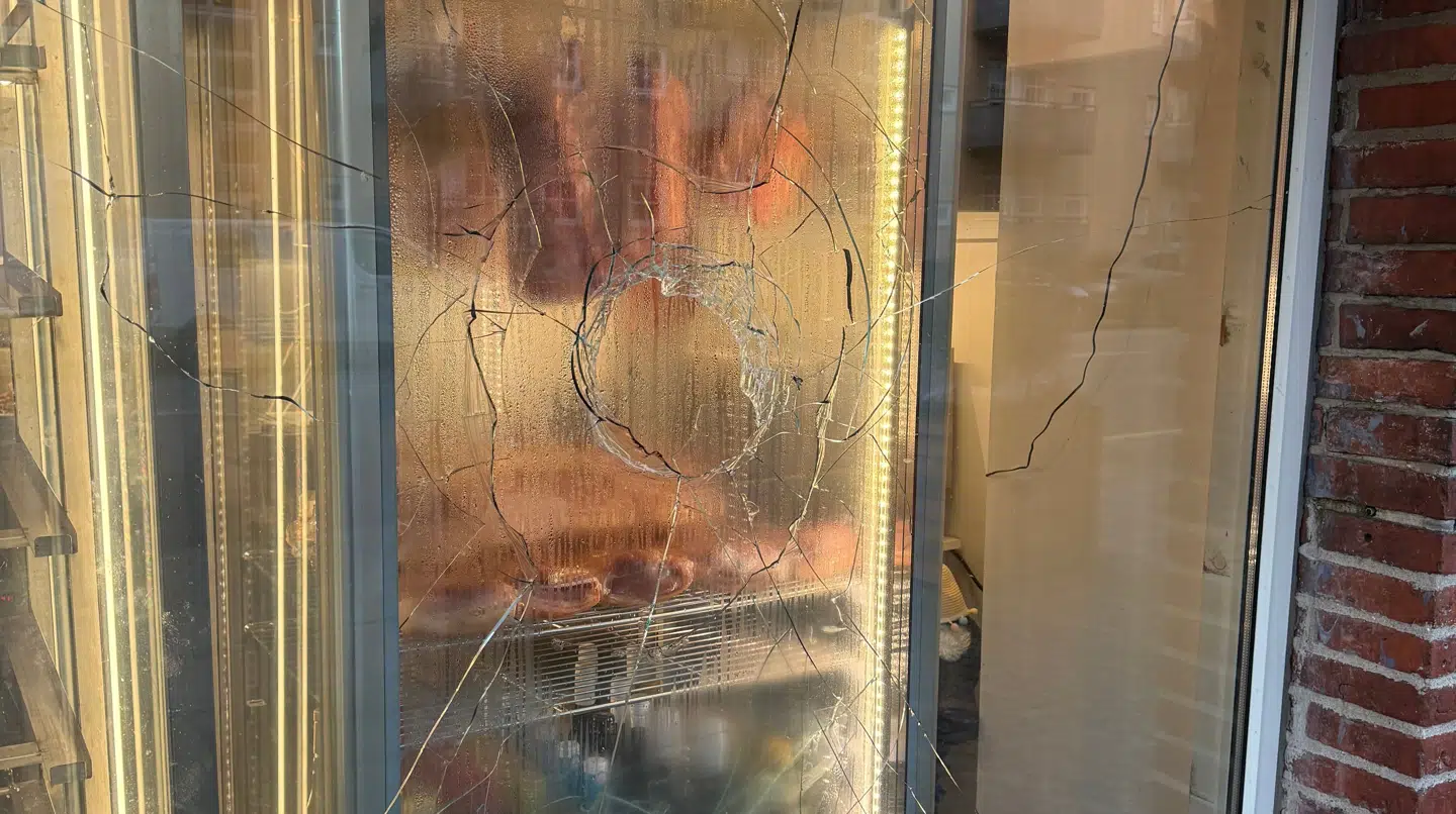 Ruden og modningsskabet til svinekød er blevet smadret.