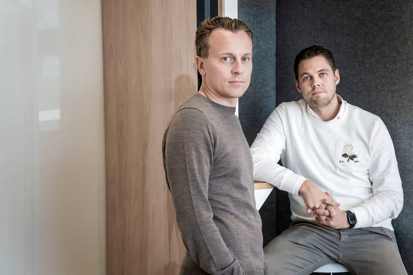 Rigspolitiets kontrakt med tolkefirmaet EasyTranslate ophæves med øjeblikkelig virkning. Her ses stifterne af EasyTranslate, Peter Ladegaard og Frederik Riskær Pedersen.