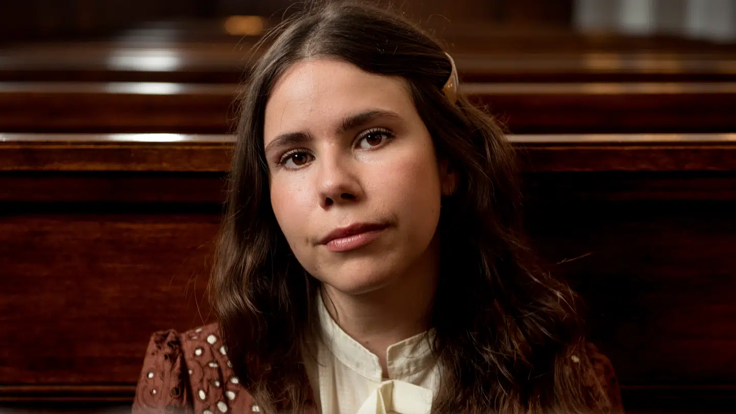 Sanne Cigale er vært på programmet 'Ekstremt normalt'.