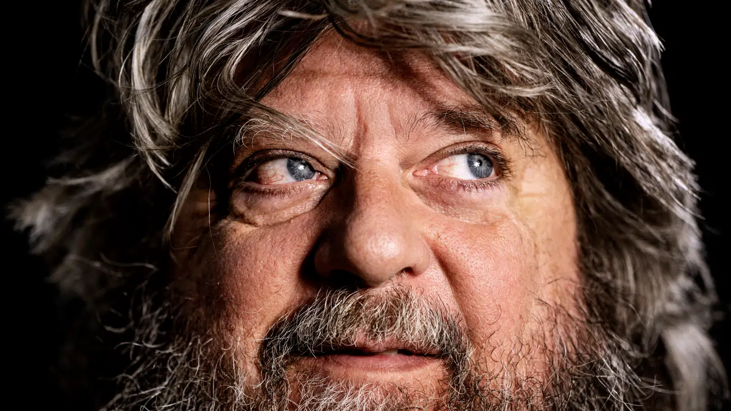 Anders Lund Madsen bryder tavsheden om sin brors død.