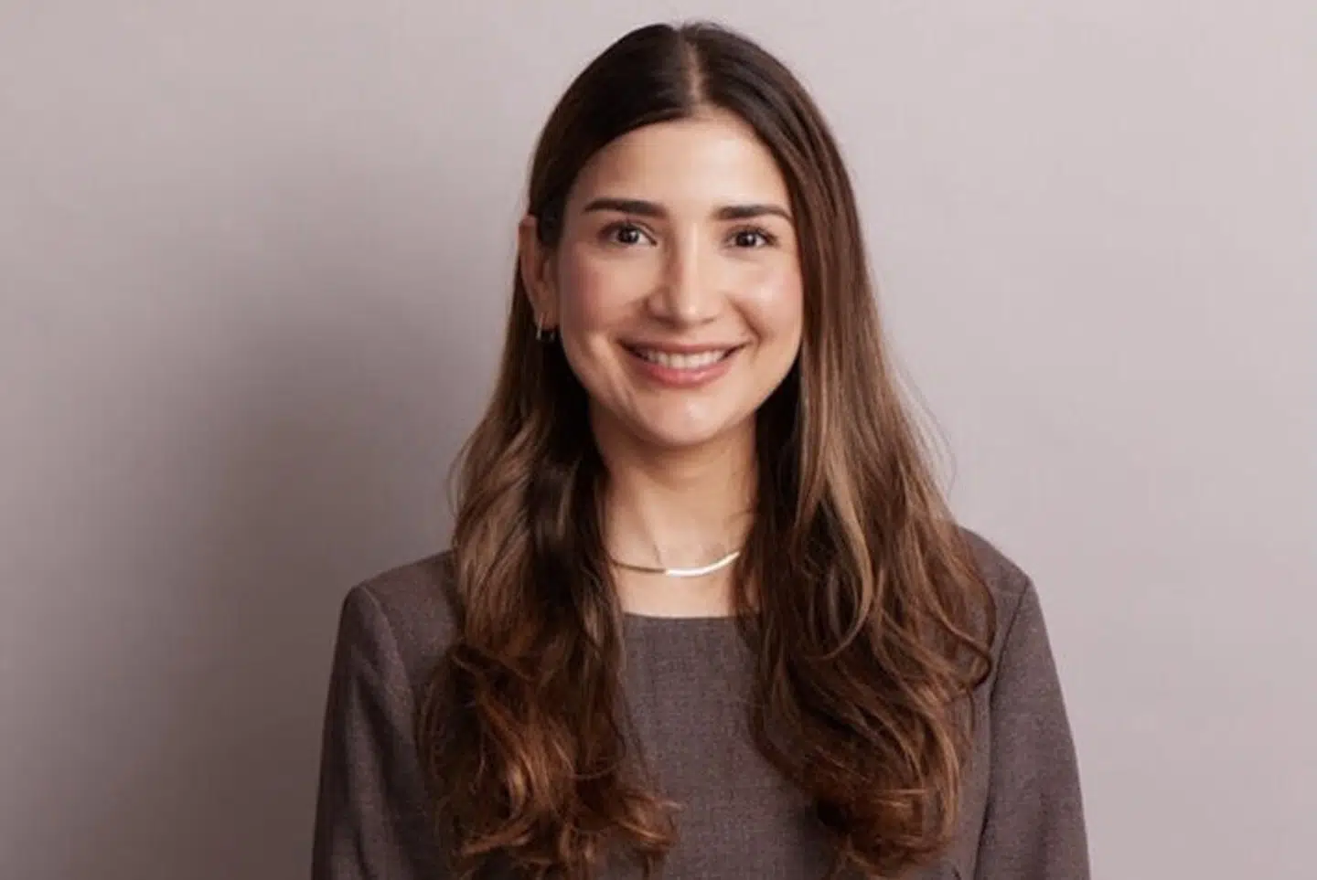 Lina Palangi er hudlæge med 10 års erfaring og dermatolog hos de dermatologiske speciallægeklinikker Cutis Clinic.