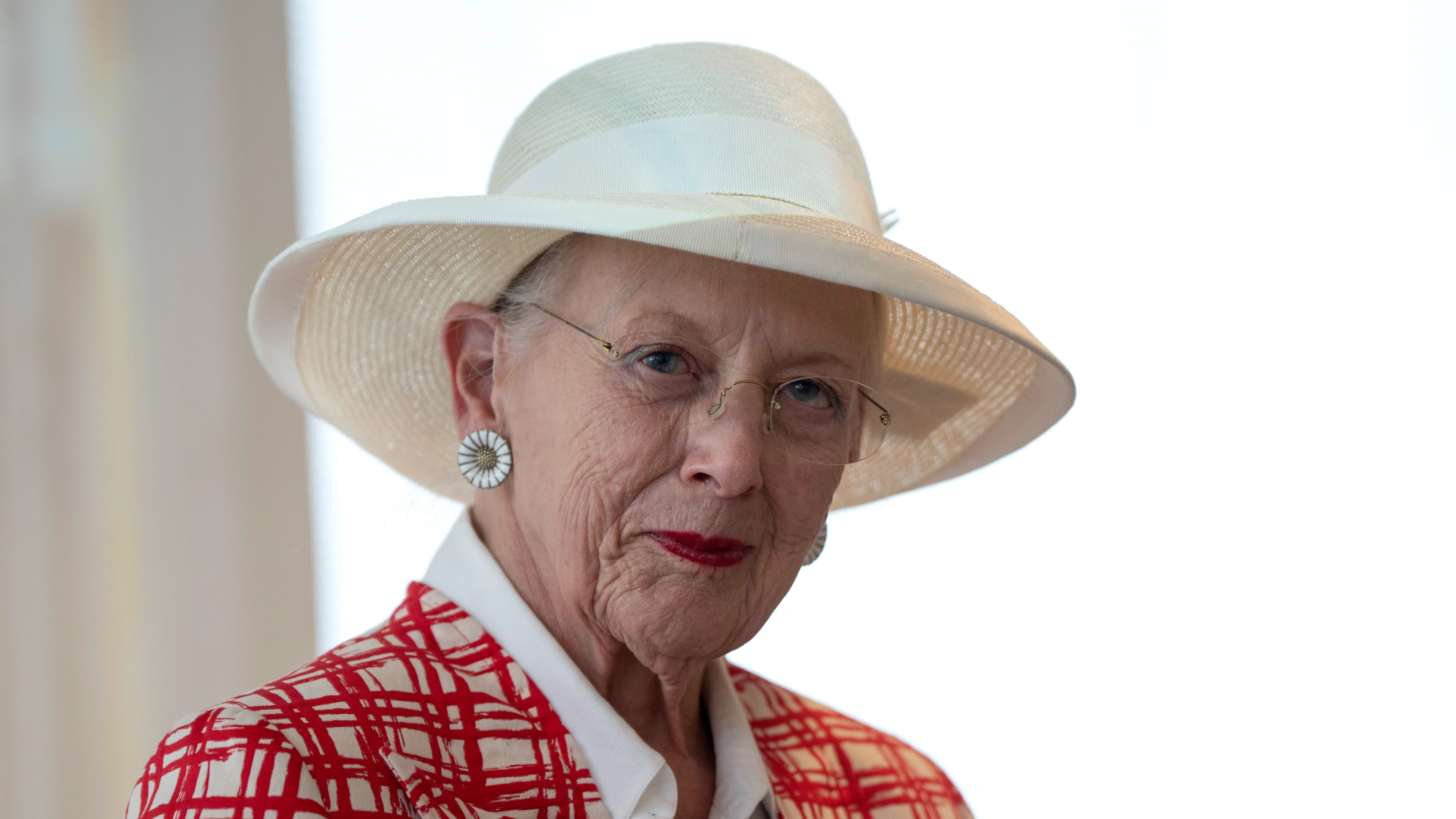 Tv-læge om dronning Margrethe: Det holder lægerne øje med