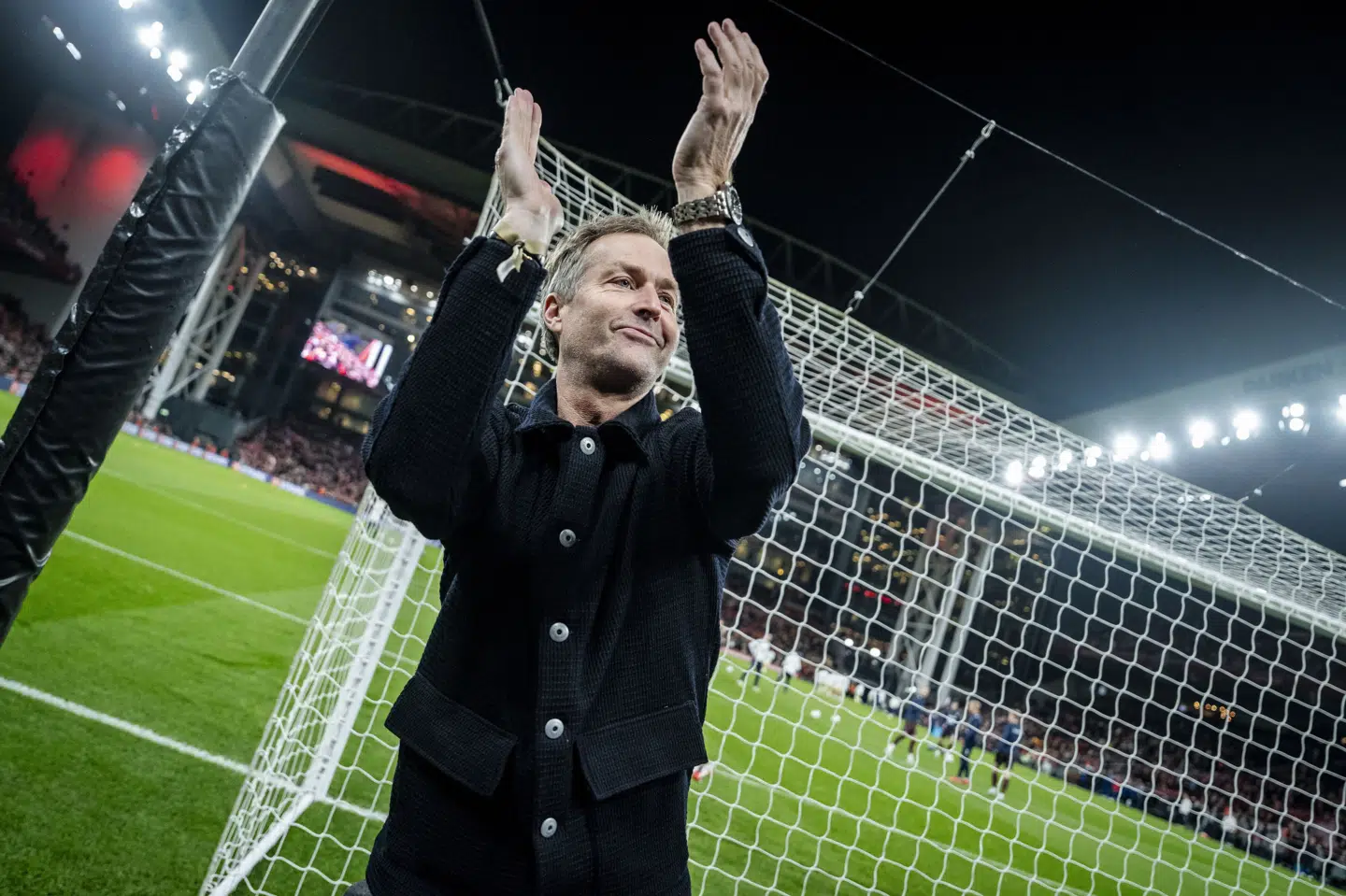 Kasper Hjulmand har stået uden et trænerjob, siden han var dansk fodboldlandstræner. Han blev hyldet i Parken før en landskamp mod Spanien i november sidste år. (Arkivfoto).