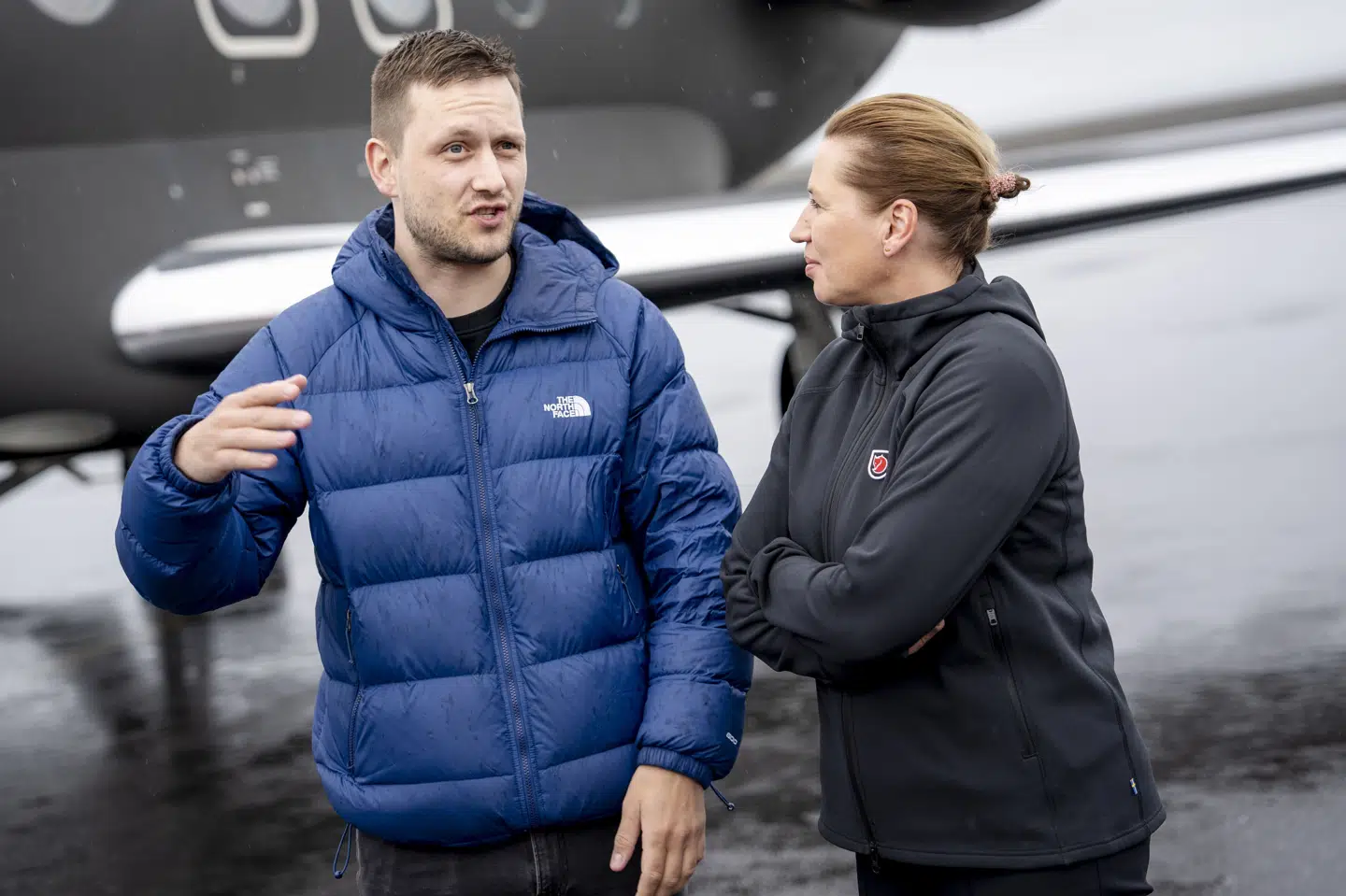 Grønlands regeringschef, Jens-Frederik Nielsen, modtog i juni statsminister Mette Frederiksen (S), da hun ankom til Grønland. (Arkivfoto).