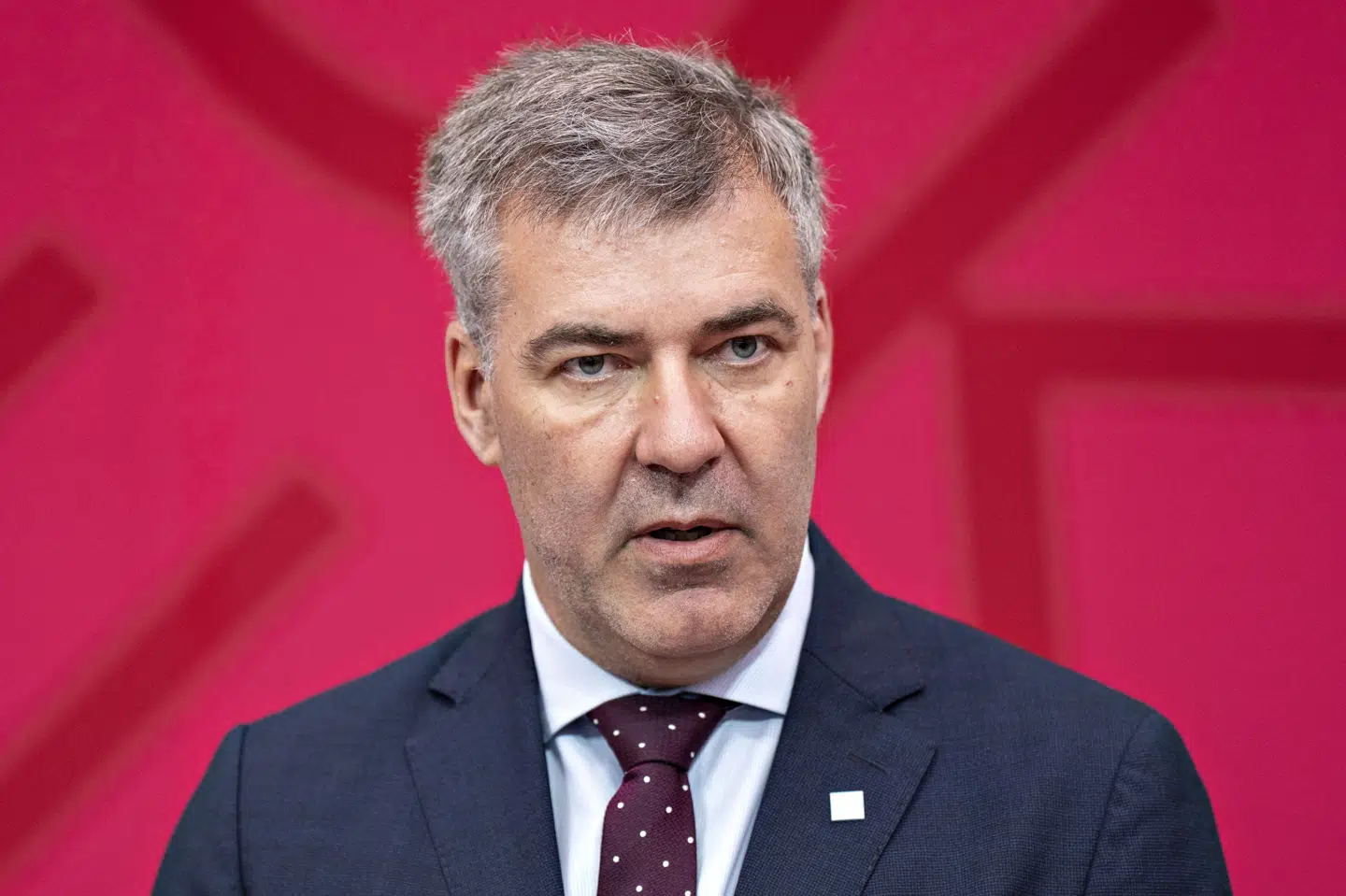 Sagen om de store forsinkelser i udbygningen af det danske elnet har udfordret klima-, energi- og forsyningsminister Lars Aagaard (M). (Arkivfoto).