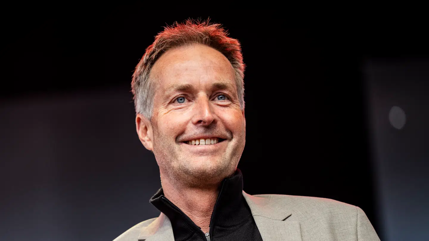 Kasper Hjulmand er blevet kærester med den grønlandske politiker Maliina Abelsen - det bekræfter den tidligere minister selv.