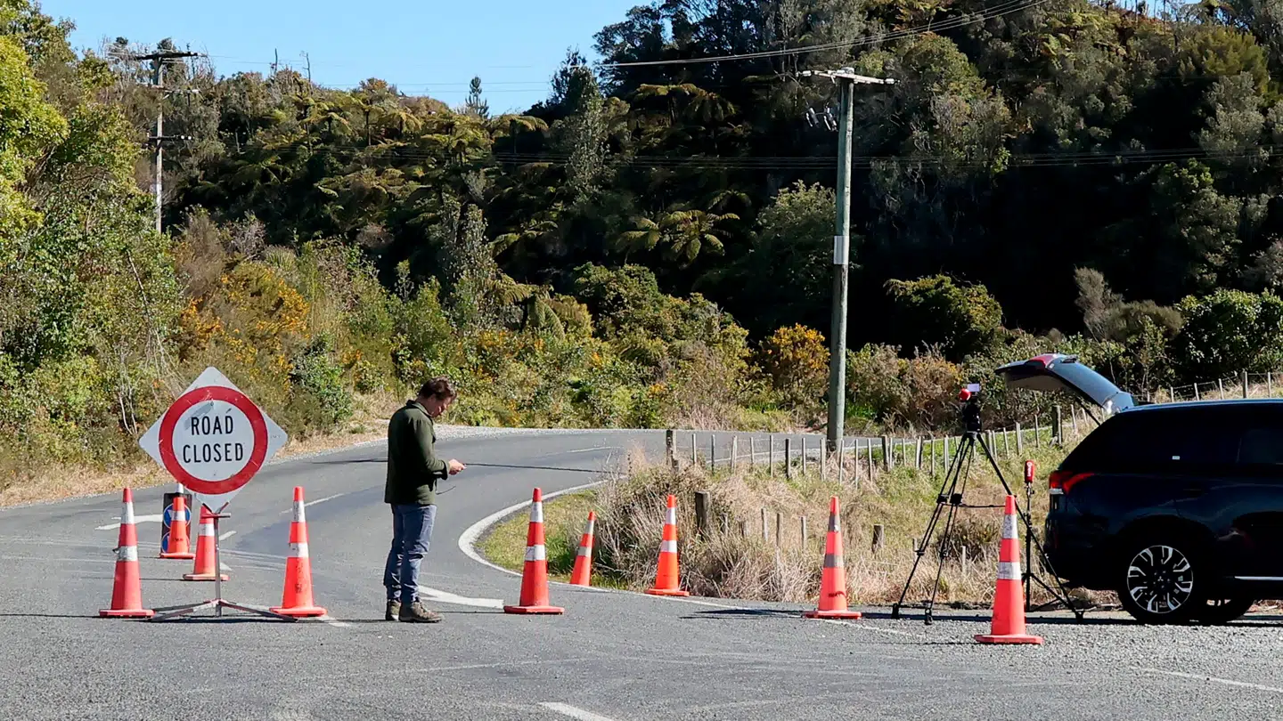 En afspærring på stedet, hvor Tom Phillips mandag blev dræbt.