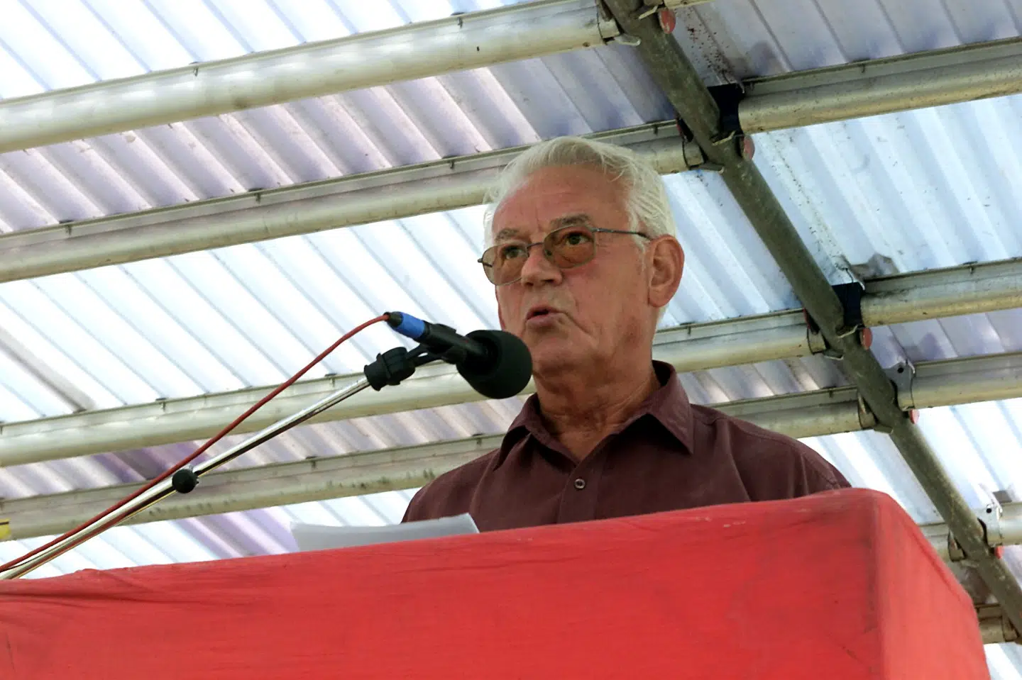 Hardy Hansen talte ved en demonstration i 2002. (Arkivfoto).