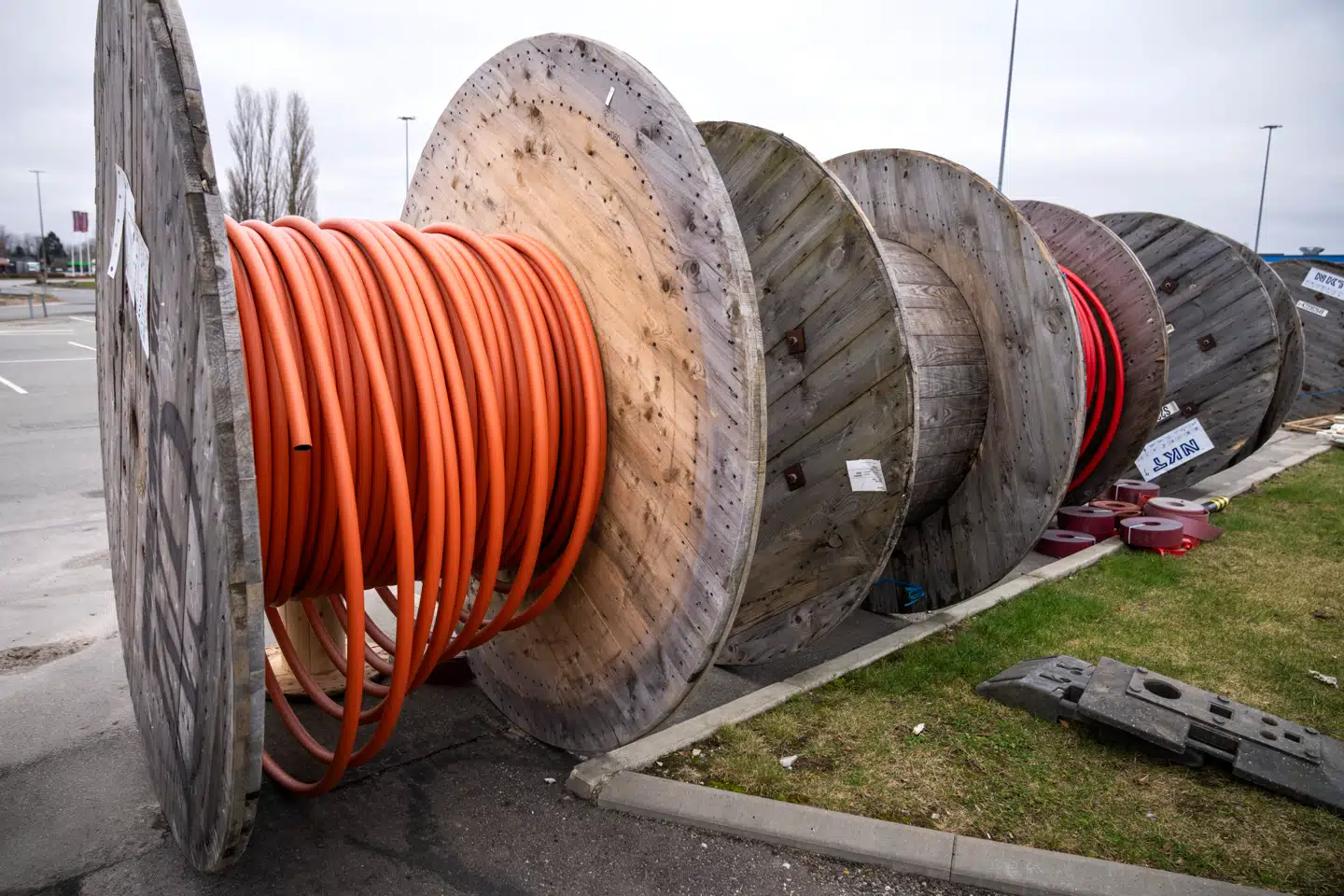 Konkurrencemyndighederne i flere europæiske lande undersøger lige nu, om der er indgået ulovlige aftaler mellem konkurrerende selskaber, som har presset priserne op over for kunderne.