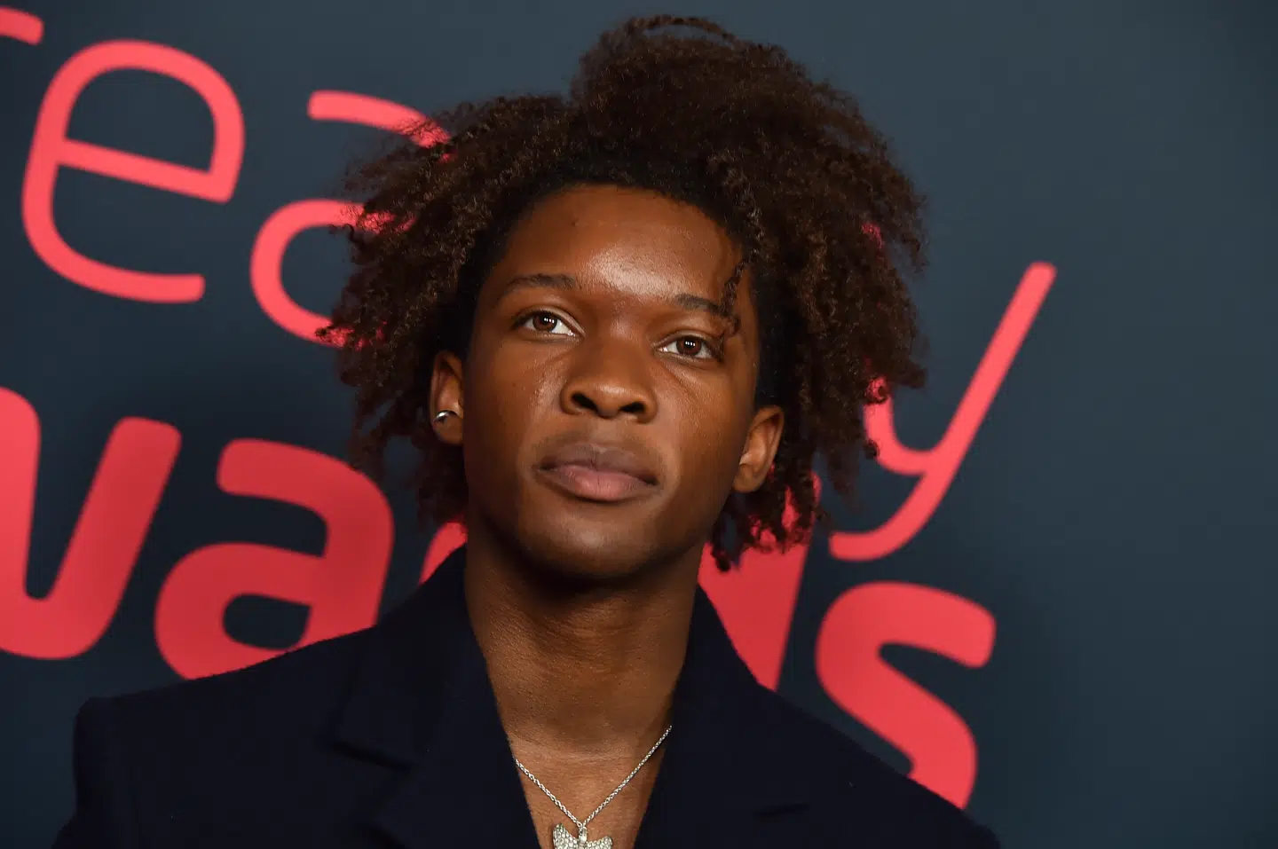 D4vd skal efter planen optræde i Vega om under en måned.