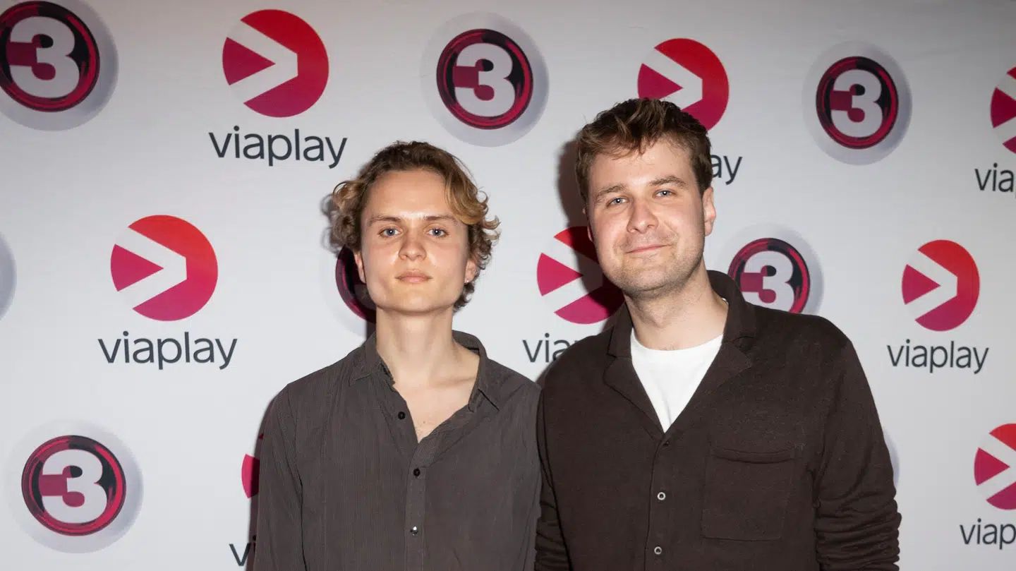 Skuespilleren Magnus Haugaard (th) er flyttet sammen med sin kæreste Pelle Storgaard Jespersen.