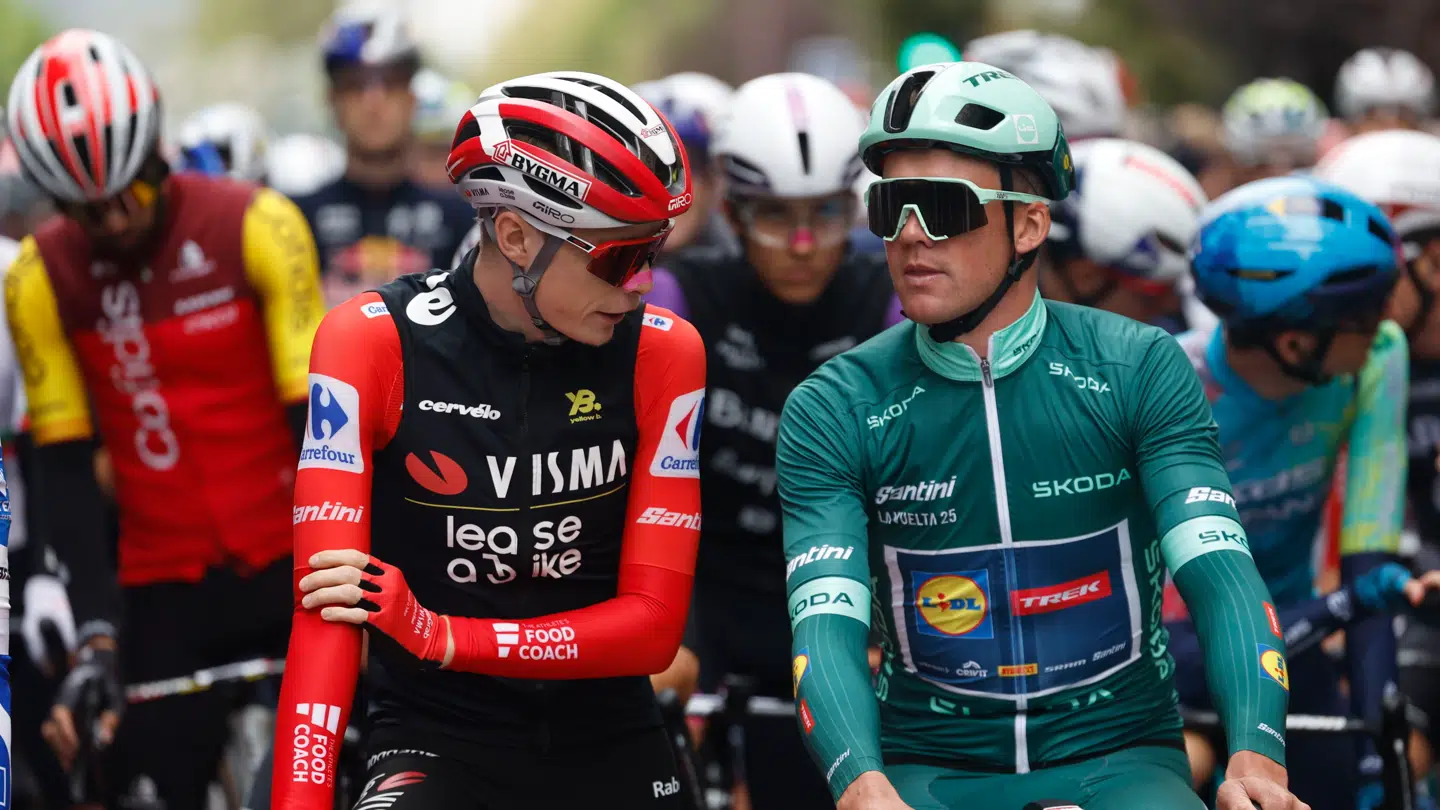 Jonas Vingegaard og Mads Pedersen ved starten på dagens etape.