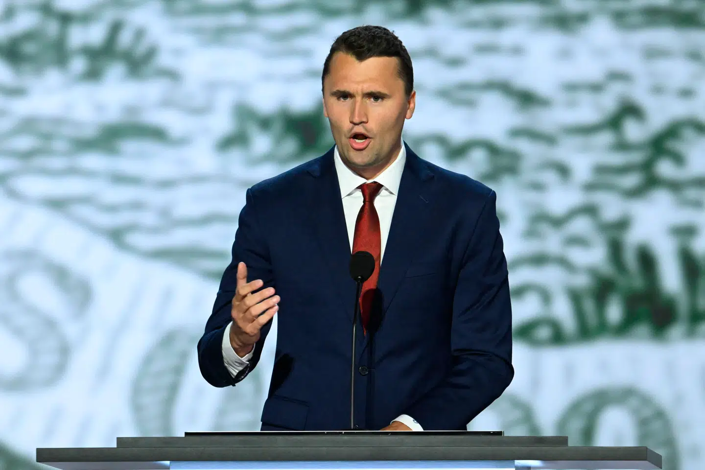 Charlie Kirk er blevet skudt ved debatmøde.