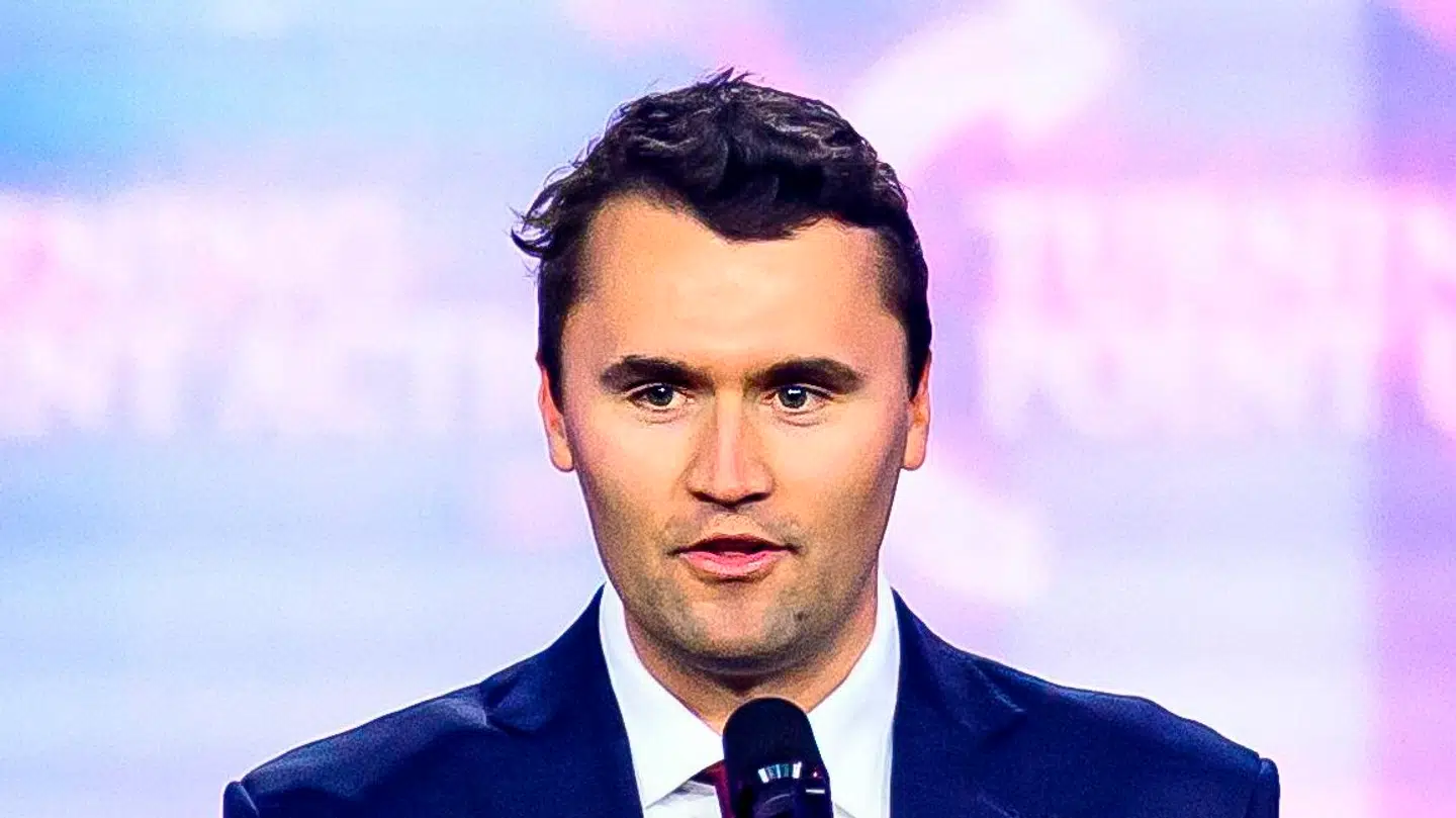 Den kendte og magtfulde politiske aktivist Charlie Kirk er blevet skuddræbt.