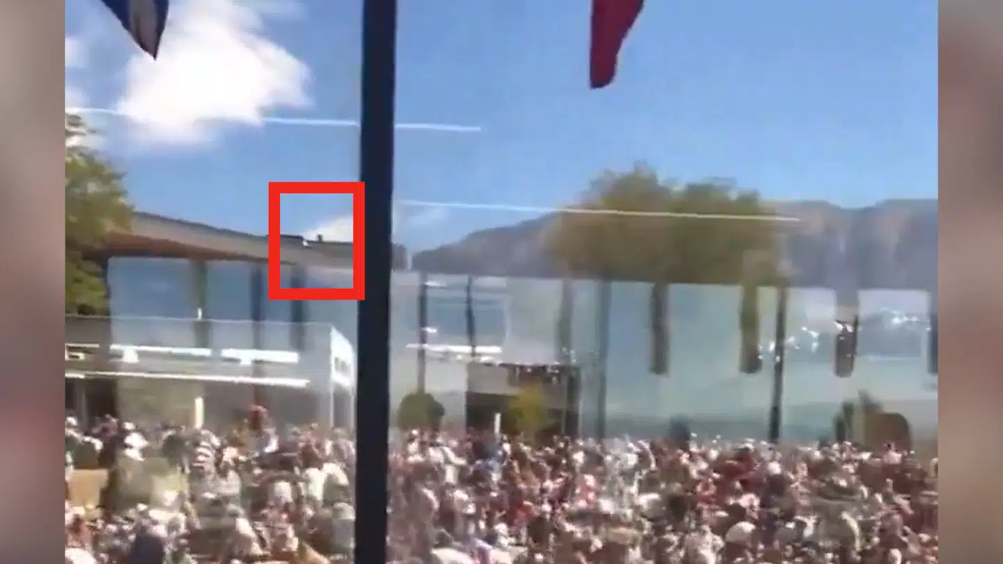 Silhuetten kan ses bevæge sig og dukke sig ned i øjeblikkene efter skuddet mod Charlie Kirk.