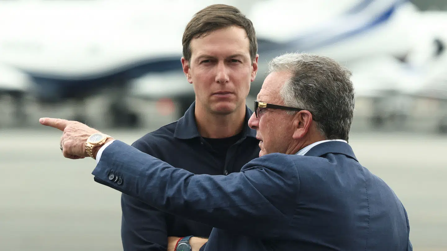 Jared Kushner (tv.) ses her sammen med Steve Witkoff tidligere på året.